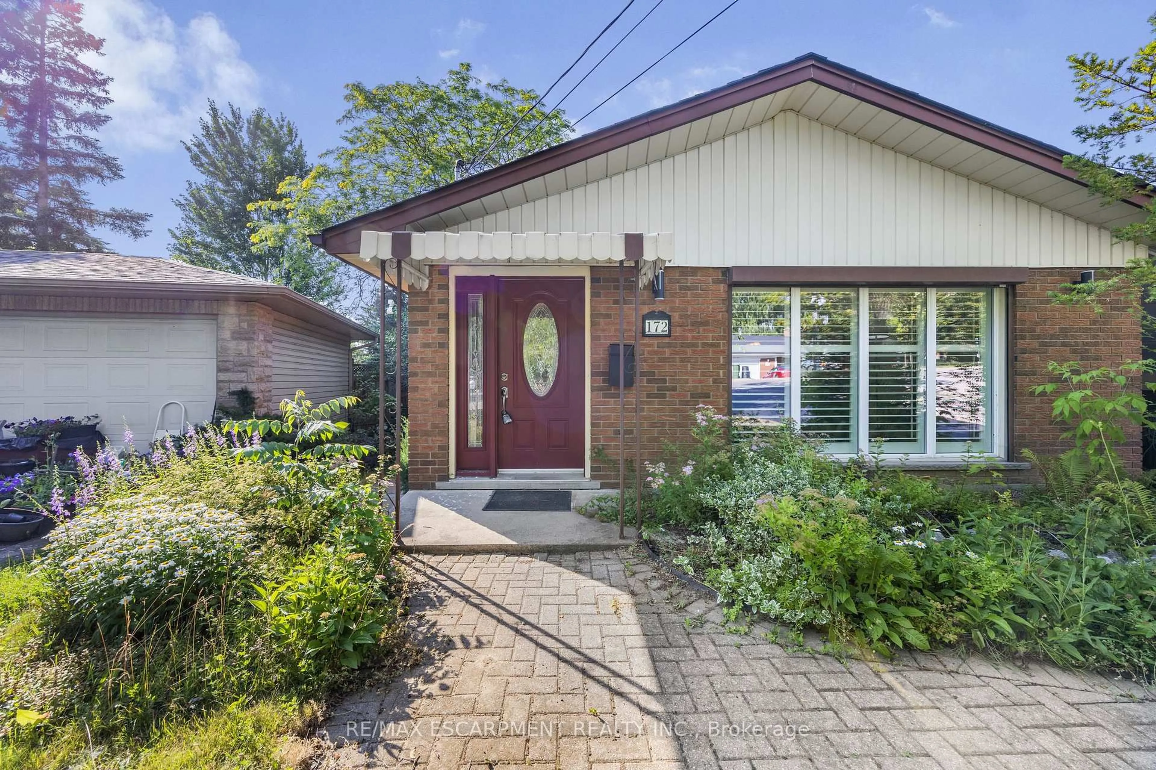 Home with brick exterior material, street for 172 Old Ancaster Rd, Hamilton Ontario L9H 3R4