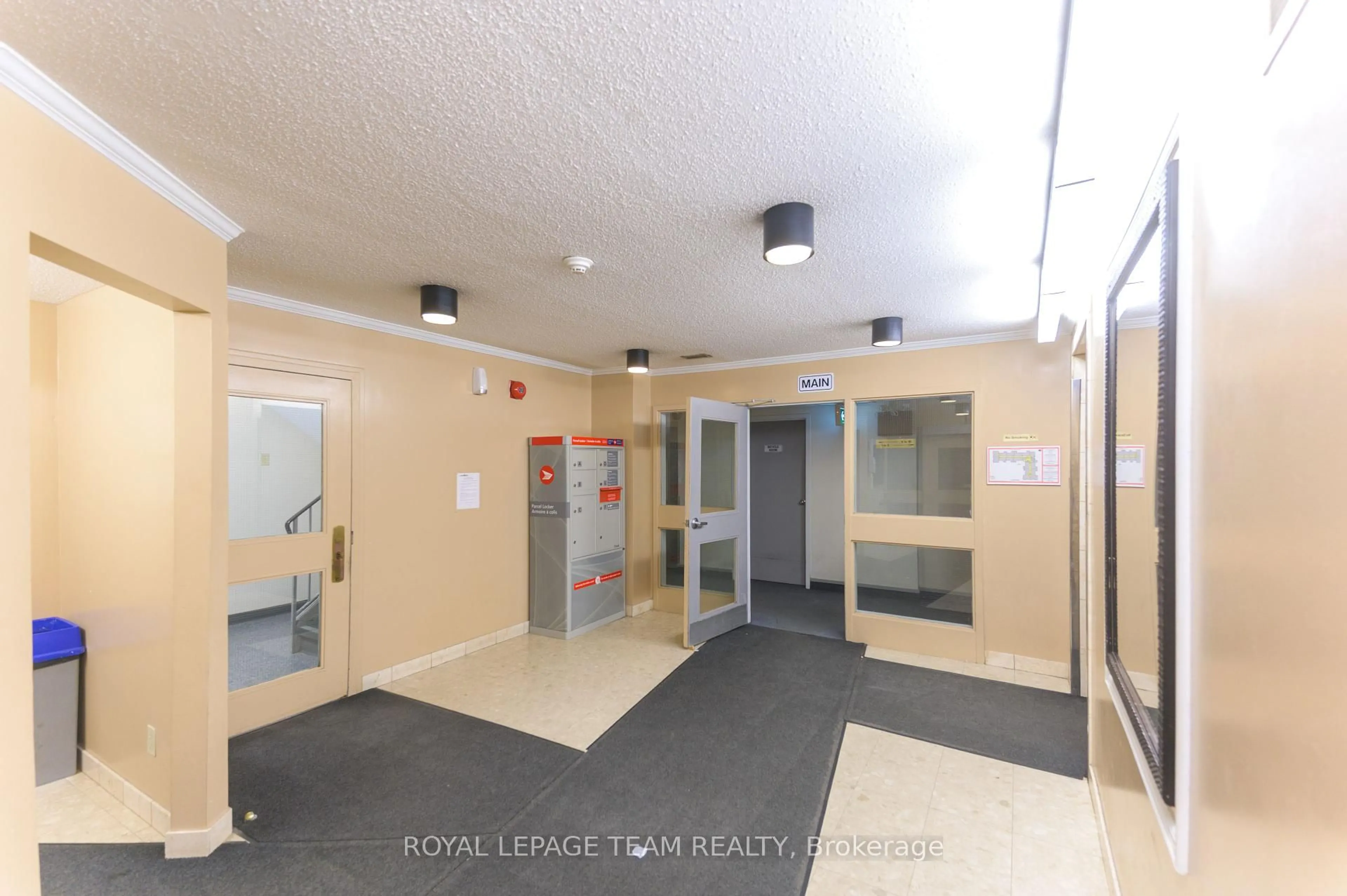 Indoor foyer for 266 LORRY GREENBERG Dr #204, Ottawa Ontario K1T 3J9