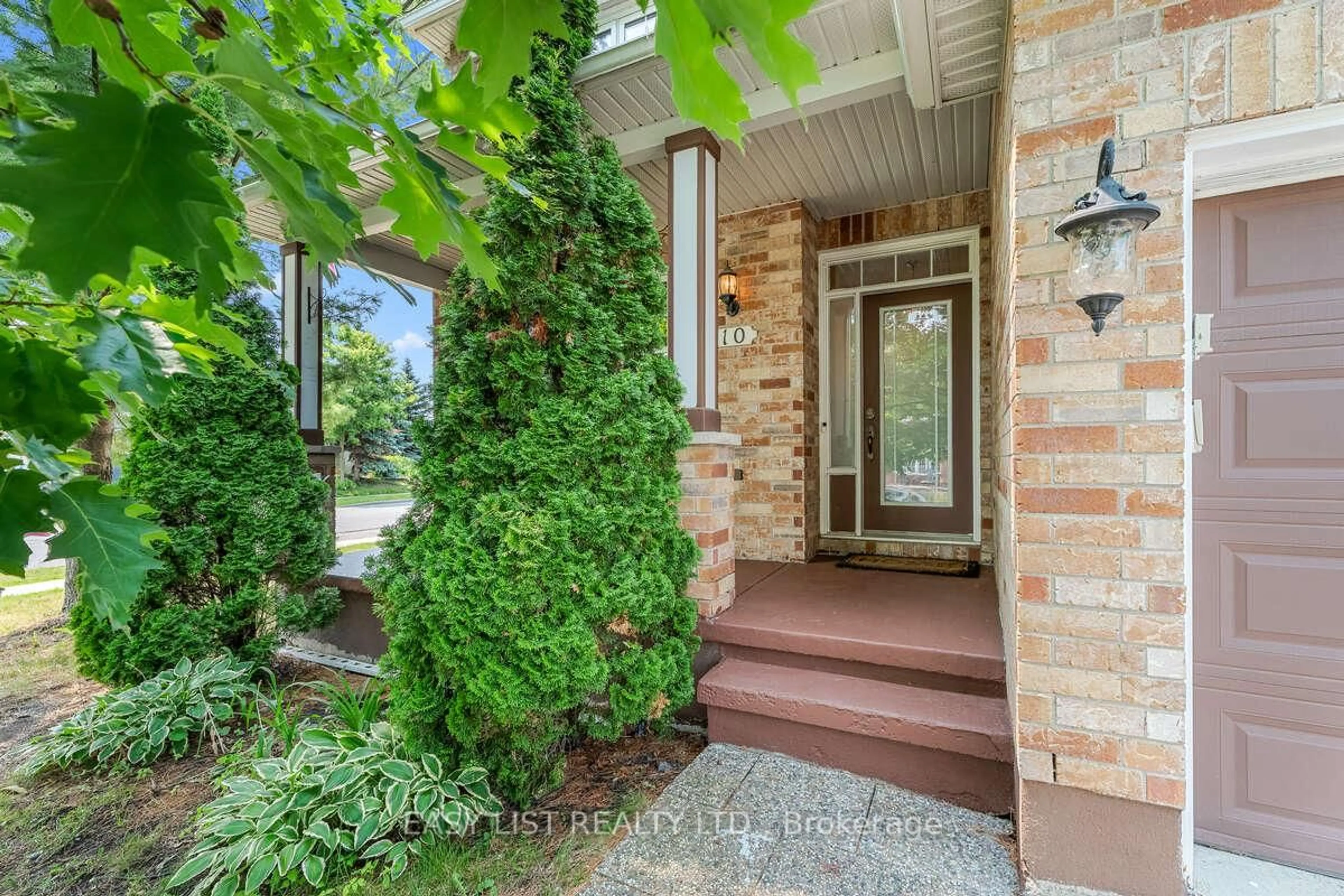 Indoor entryway for 10 Birdseye Terr, Orleans Ontario K4A 4P6