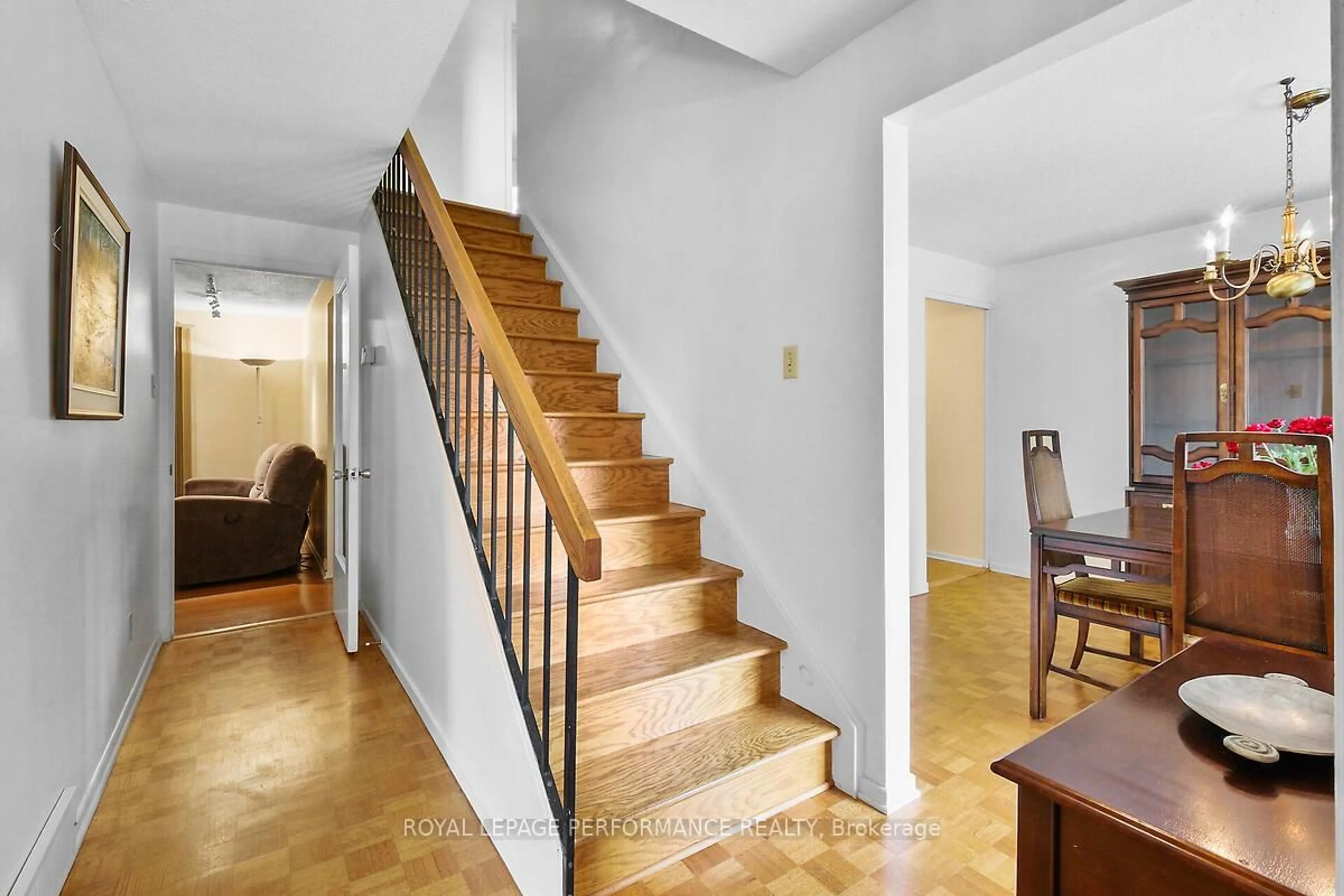 Unknown for 152 Withrow Ave, Ottawa Ontario K2G 3N7