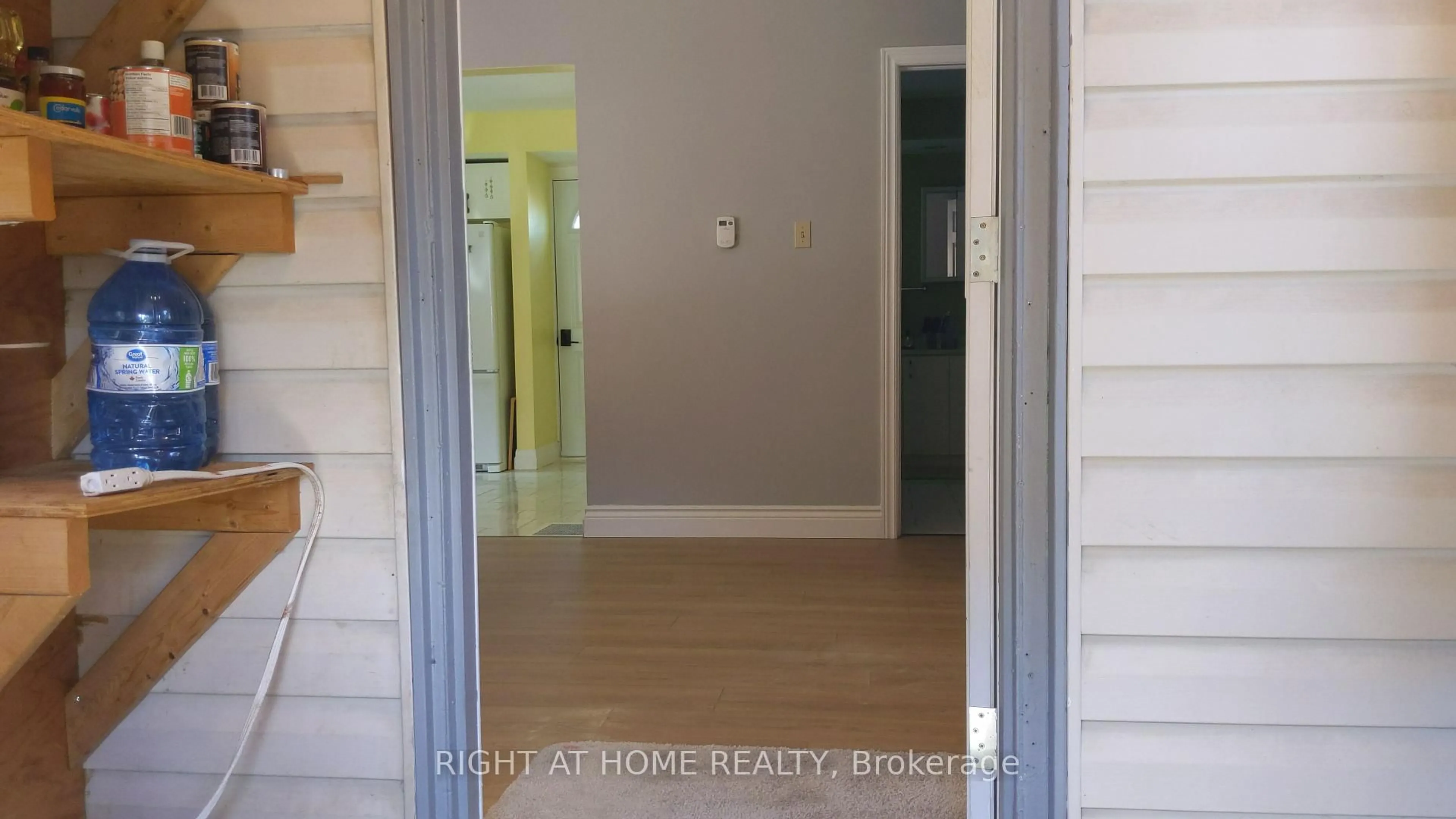 Indoor entryway for 104 Meadows Dr, West Grey Ontario N4N 3B8