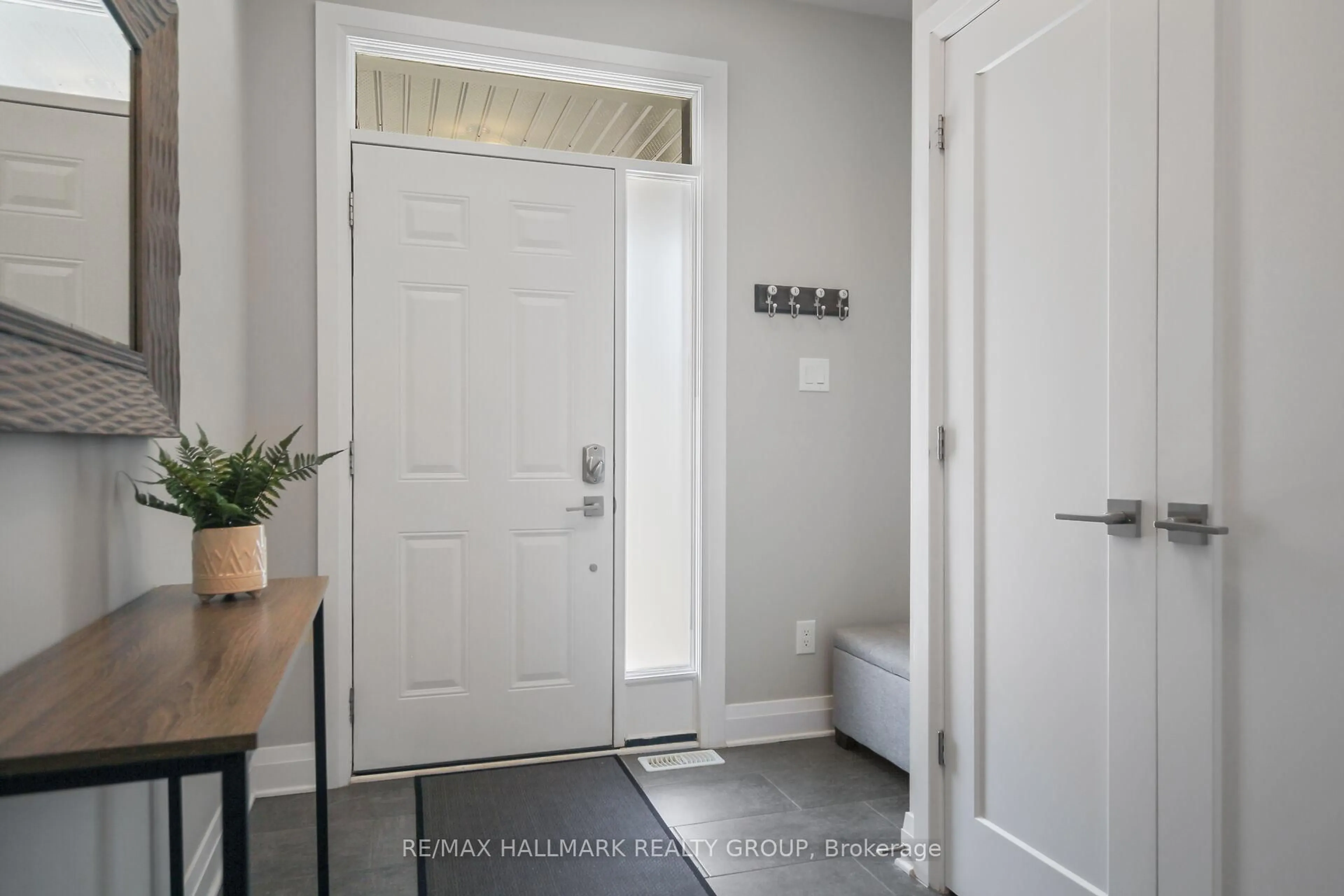 Indoor entryway for 88 Palfrey Way, Ottawa Ontario K2S 1E7