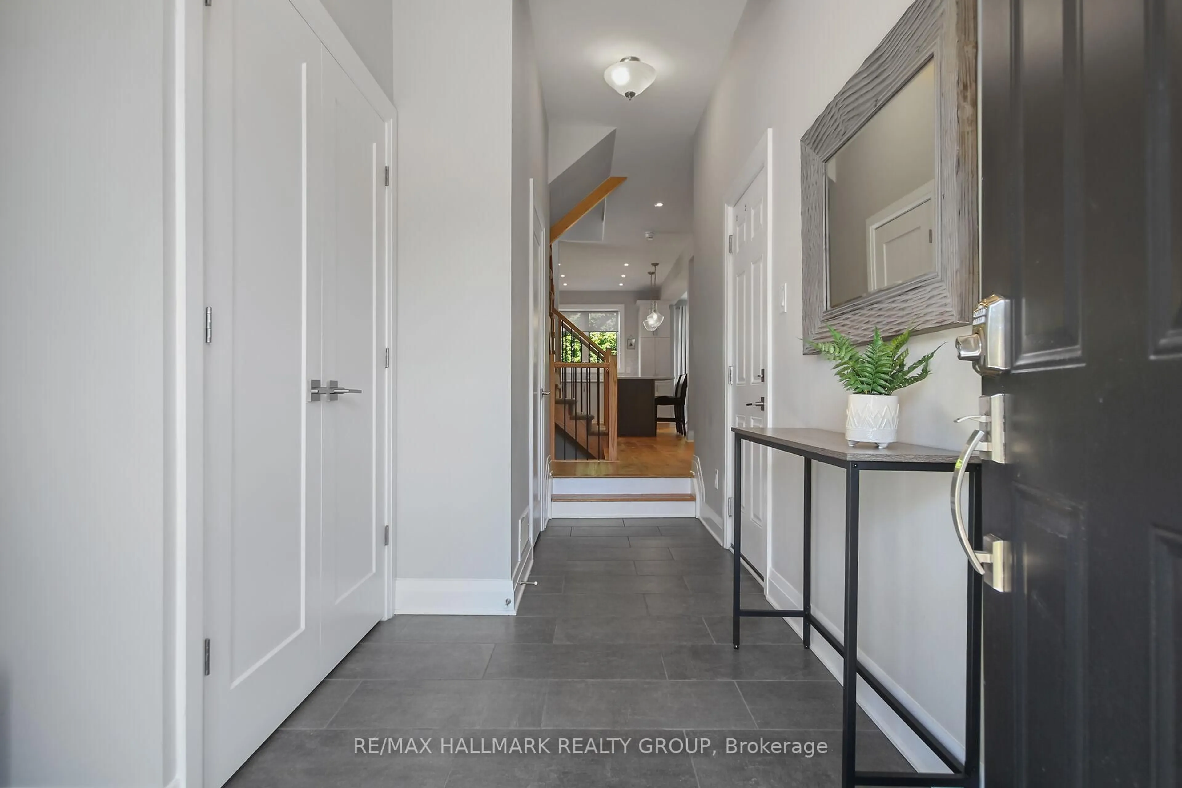Indoor entryway for 88 Palfrey Way, Ottawa Ontario K2S 1E7