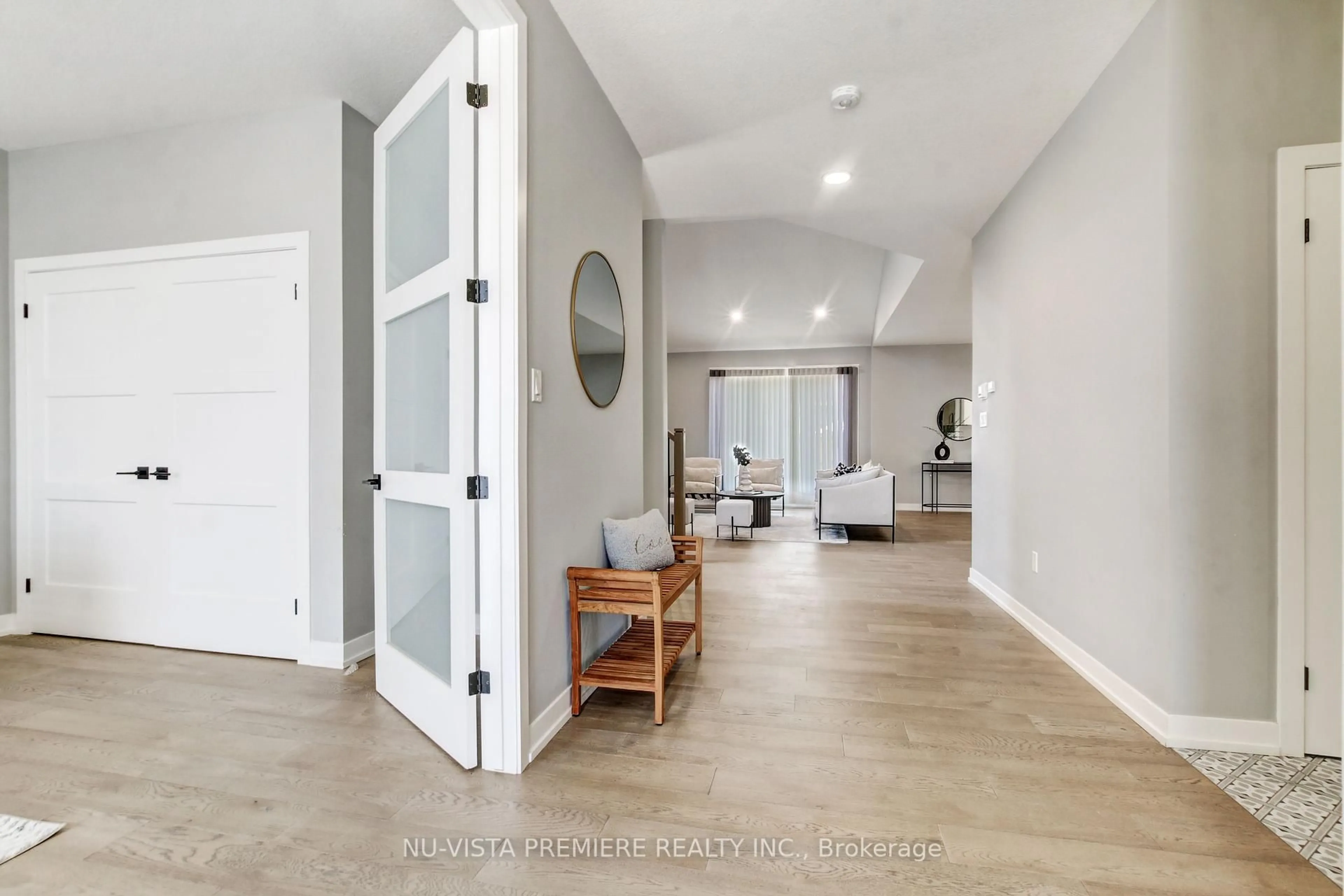 Indoor entryway for 46 Aspen Circ, Thames Centre Ontario N0M 2P0