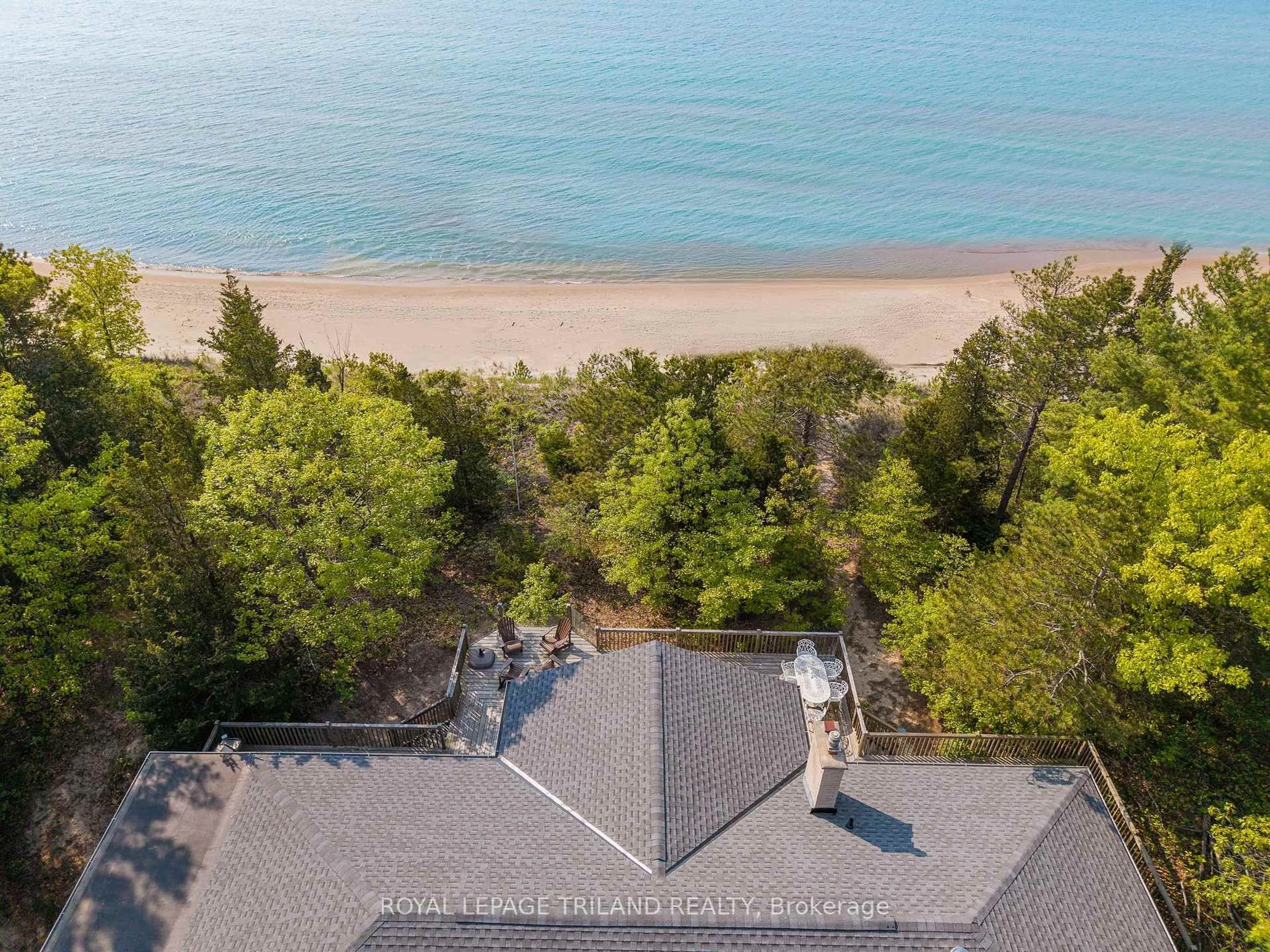 A pic from outside/outdoor area/front of a property/back of a property/a pic from drone, water/lake/river/ocean view for 9856 Huron Pl, Lambton Shores Ontario N0M 1T0