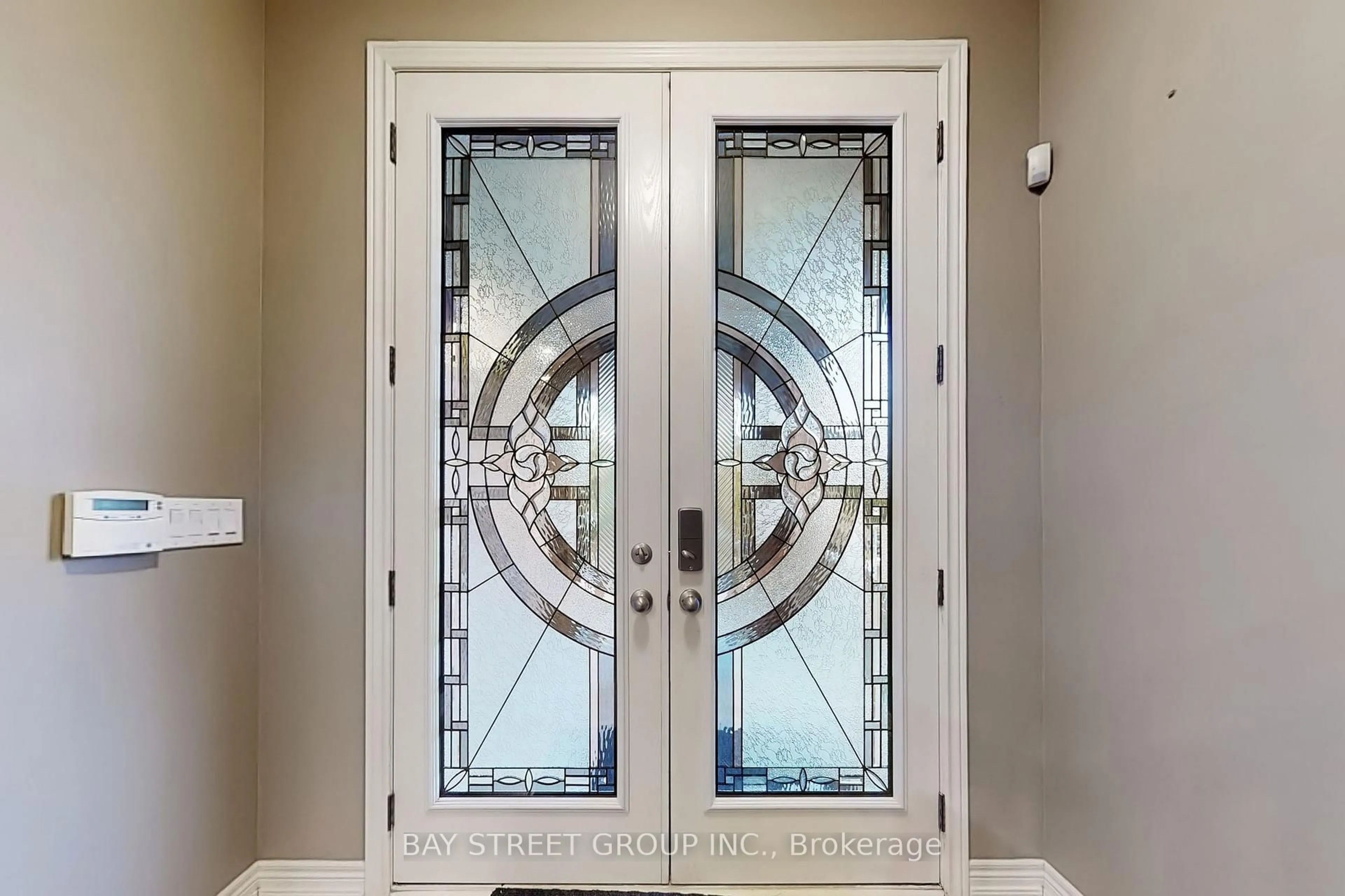 Indoor entryway for 62 Whittington Dr, Hamilton Ontario L9K 0G8