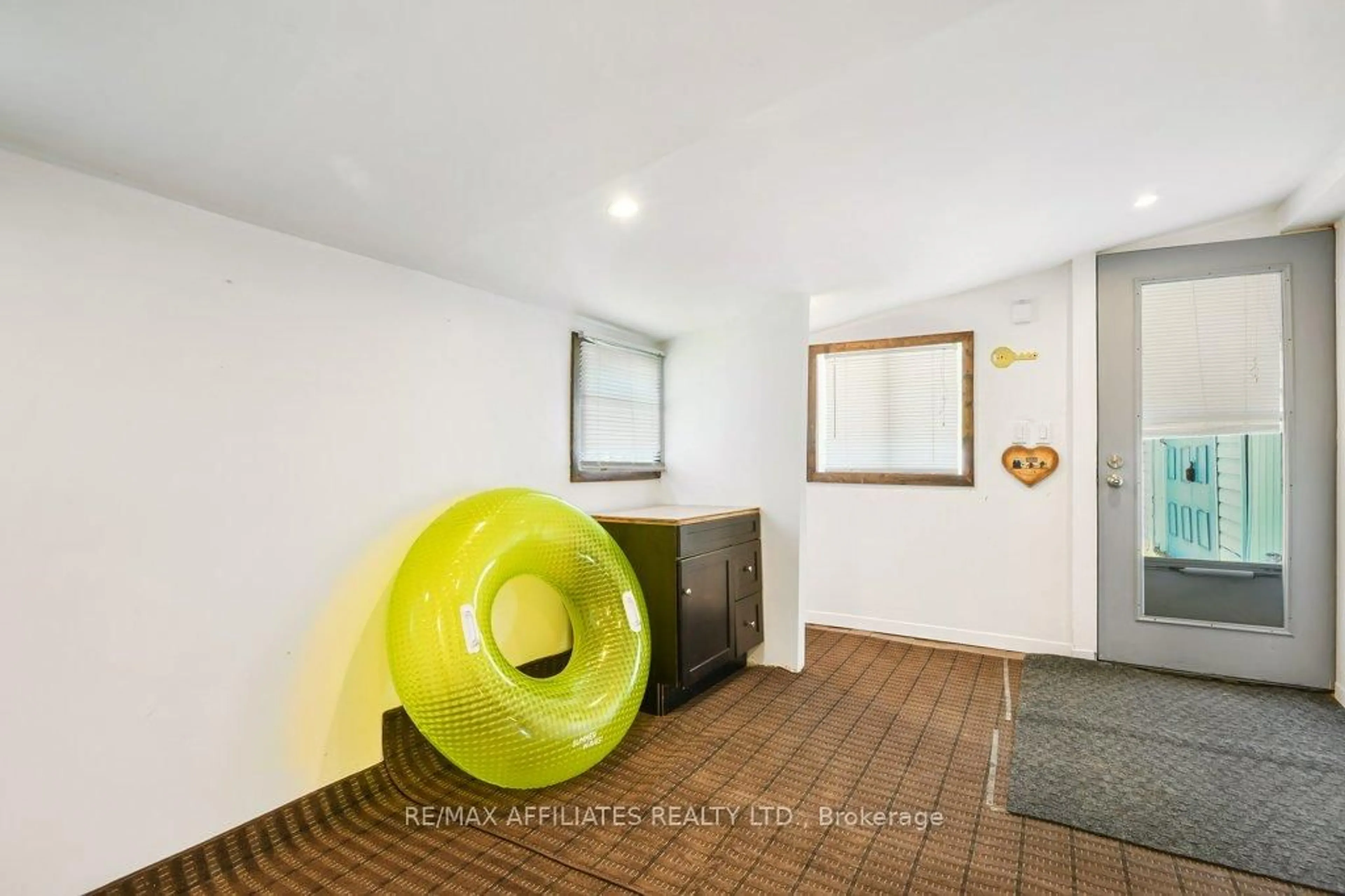 Indoor foyer for 133 RATHWELL SHORE Rd, Carleton Place Ontario K7C 4L4
