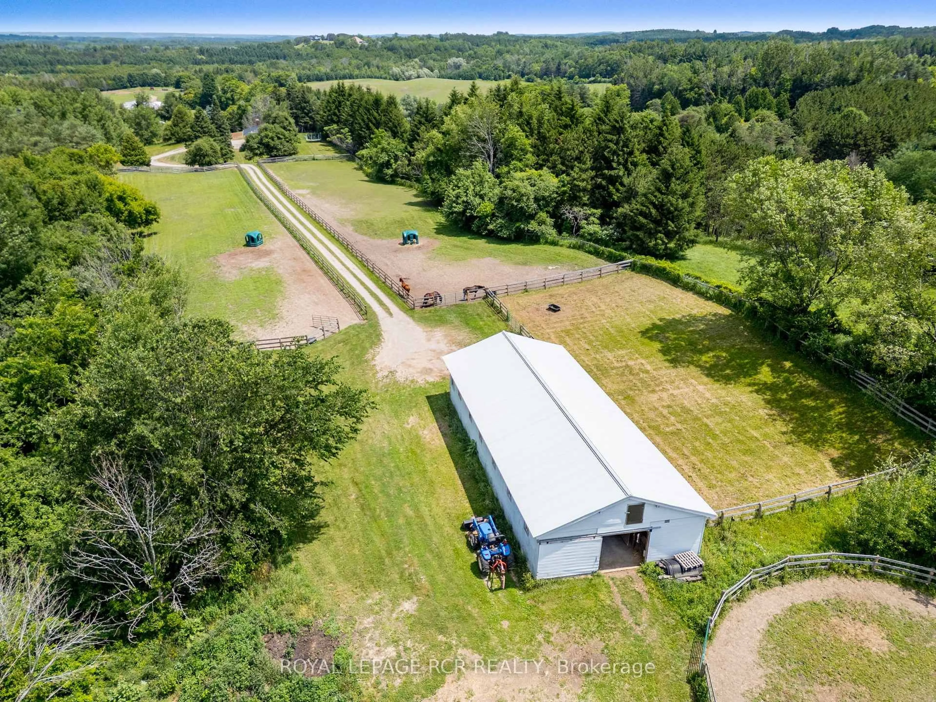 A pic from outside/outdoor area/front of a property/back of a property/a pic from drone, unknown for 994034 Mono/Adjala Townline Rd, Mono Ontario L9W 6H8