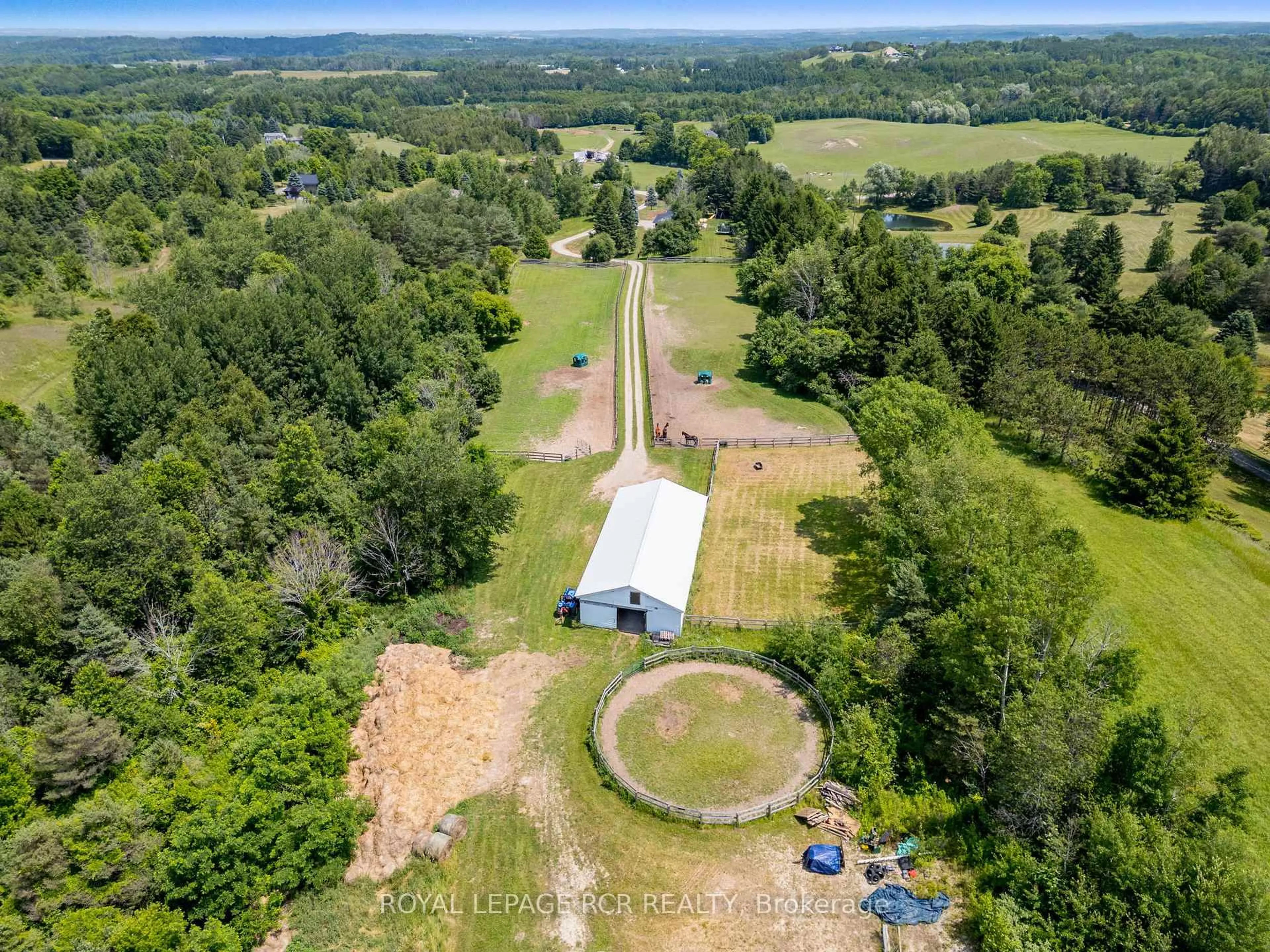 A pic from outside/outdoor area/front of a property/back of a property/a pic from drone, unknown for 994034 Mono/Adjala Townline Rd, Mono Ontario L9W 6H8