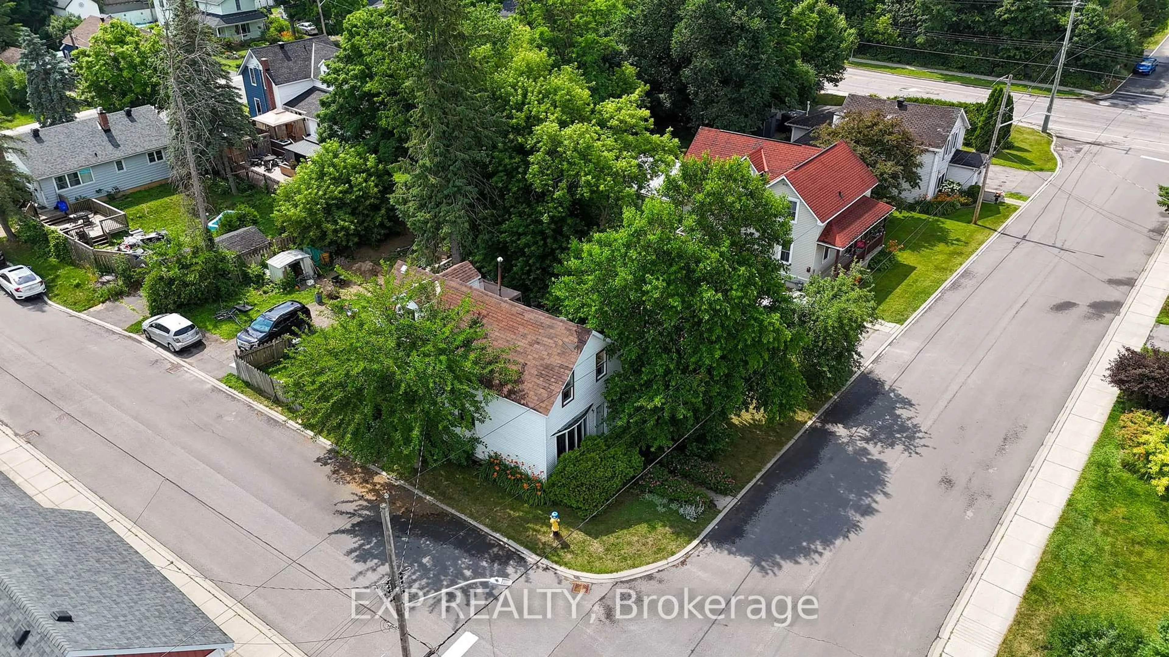 A pic from outside/outdoor area/front of a property/back of a property/a pic from drone, street for 294 Moffatt St, Carleton Place Ontario K7C 3L4