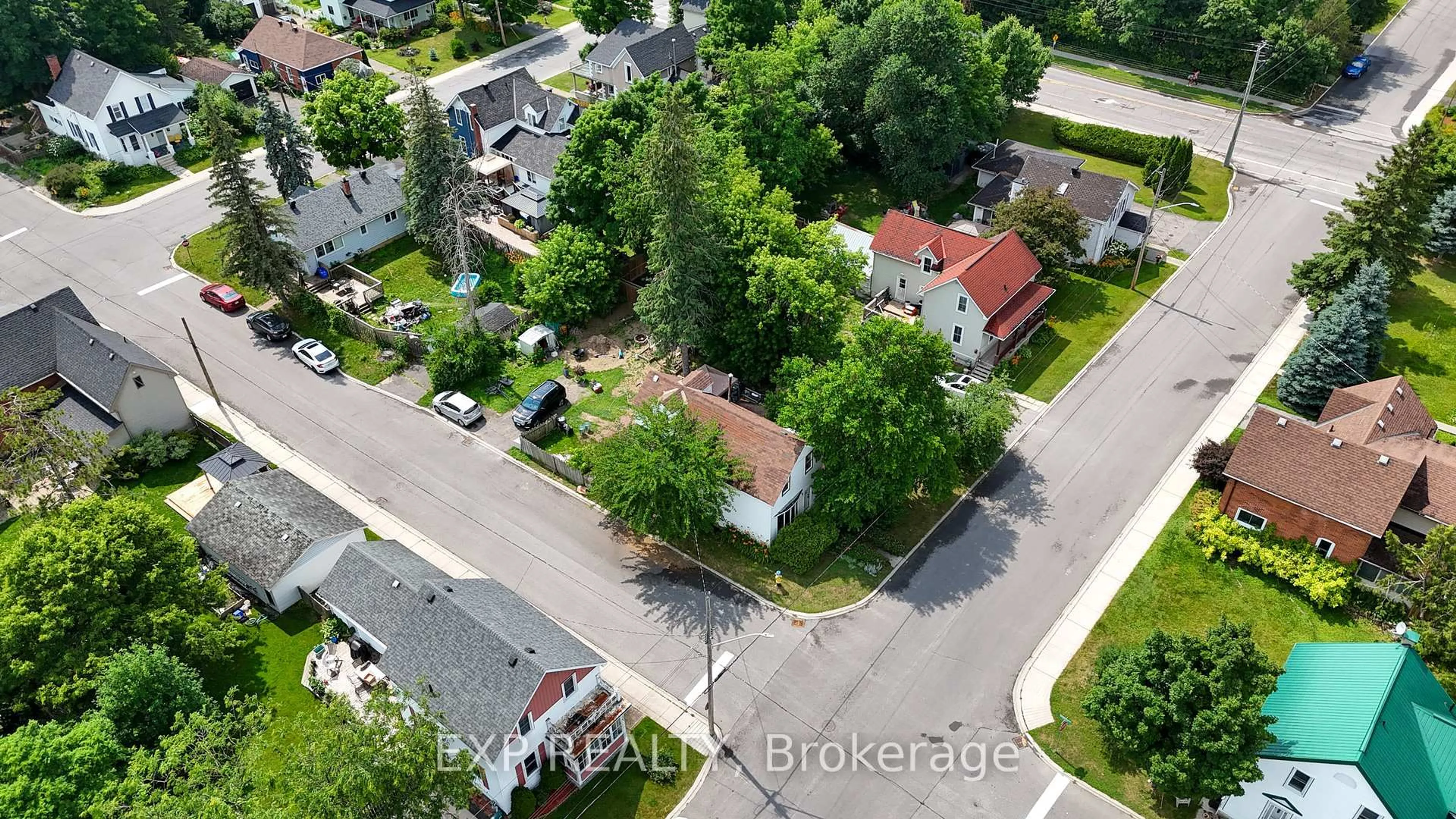 A pic from outside/outdoor area/front of a property/back of a property/a pic from drone, street for 294 Moffatt St, Carleton Place Ontario K7C 3L4