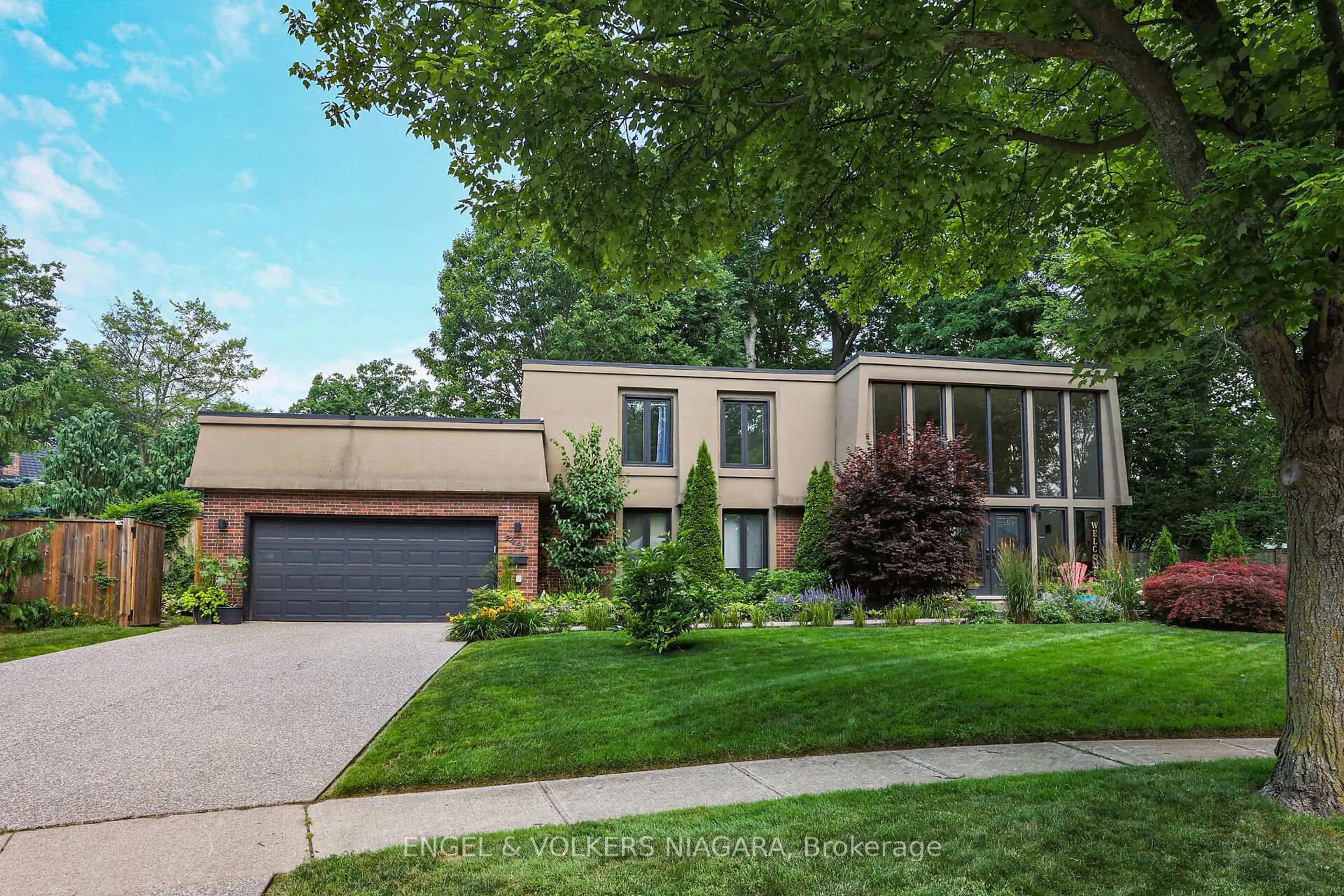 Home with brick exterior material, street for 2459 Noella Cres, Niagara Falls Ontario L2J 3H7
