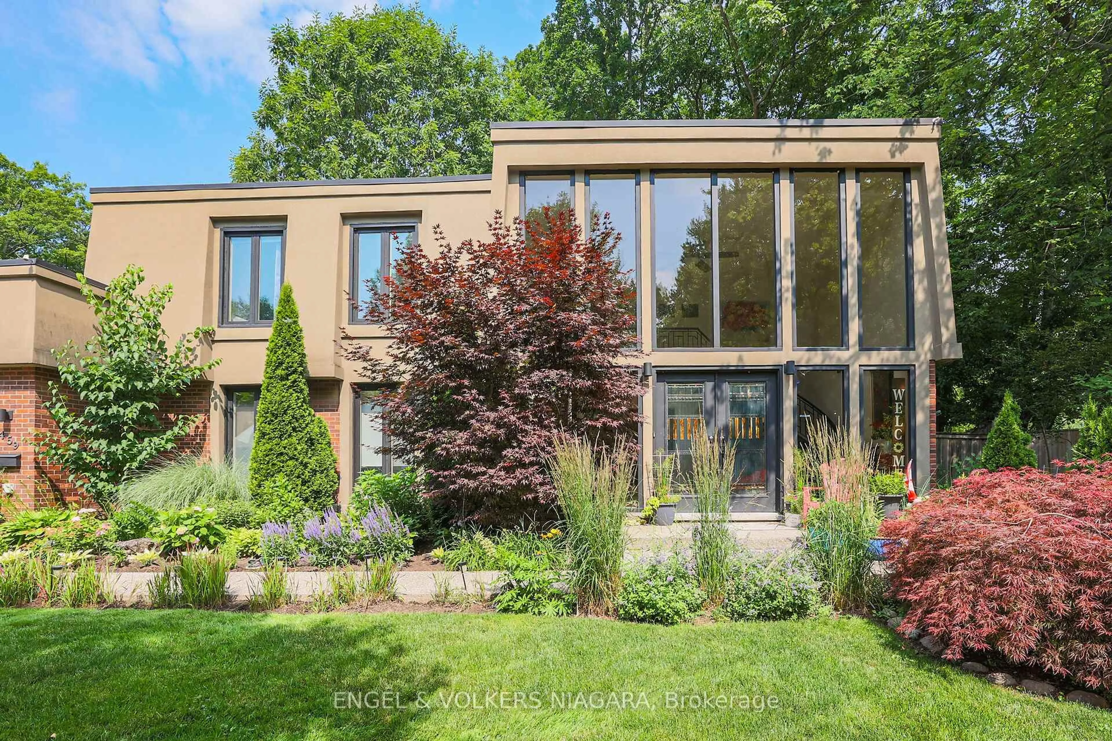 Home with brick exterior material, unknown for 2459 Noella Cres, Niagara Falls Ontario L2J 3H7