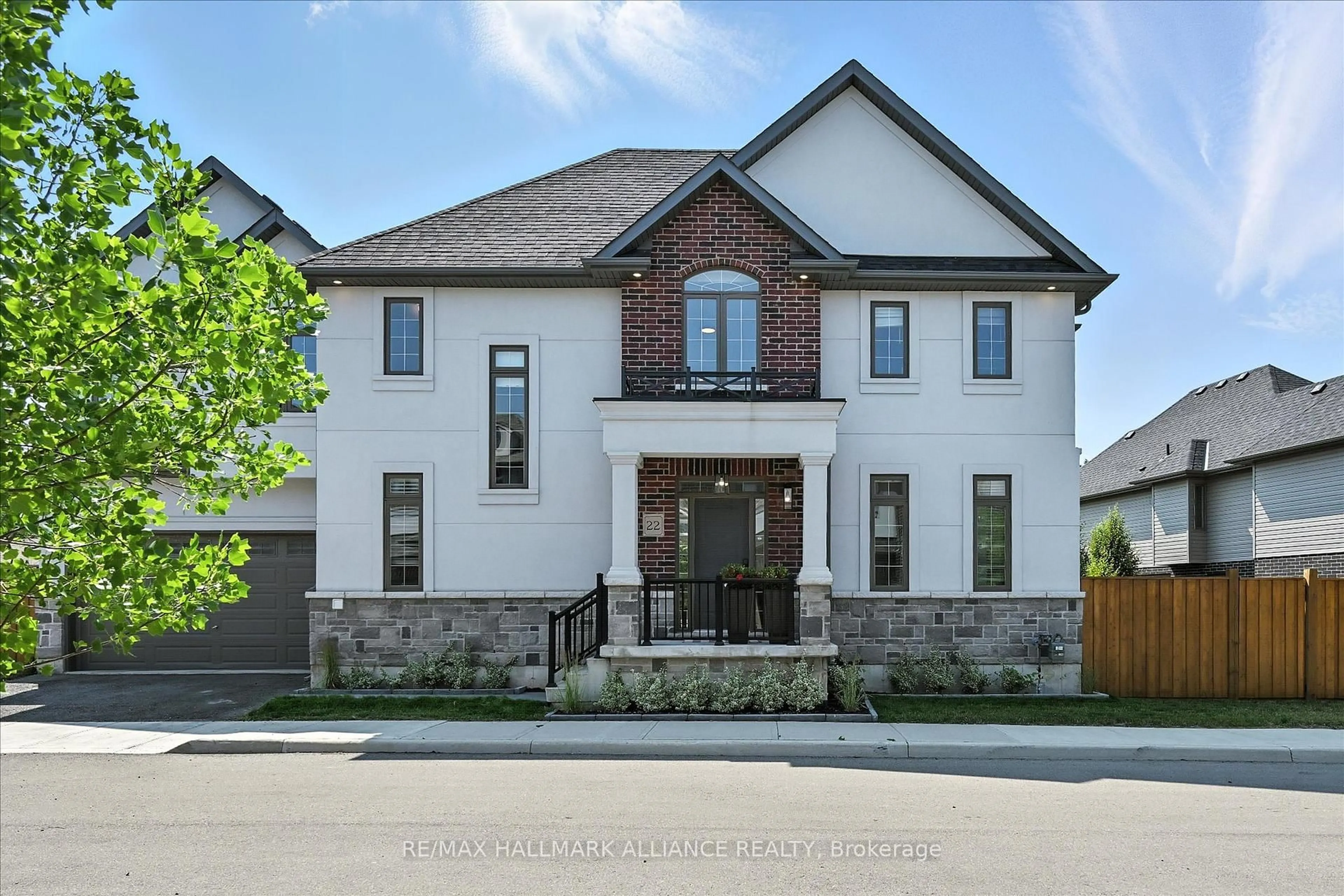 Home with brick exterior material, street for 4297 East Ave #22, Lincoln Ontario L3J 0R2