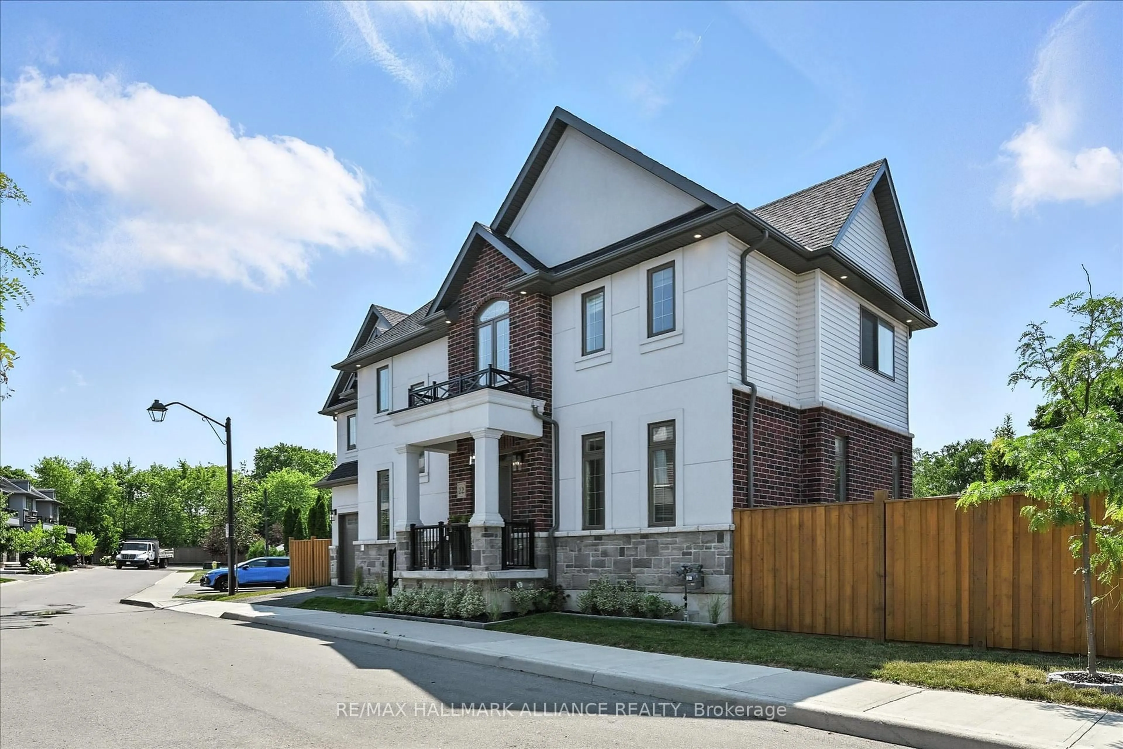 Home with brick exterior material, street for 4297 East Ave #22, Lincoln Ontario L3J 0R2
