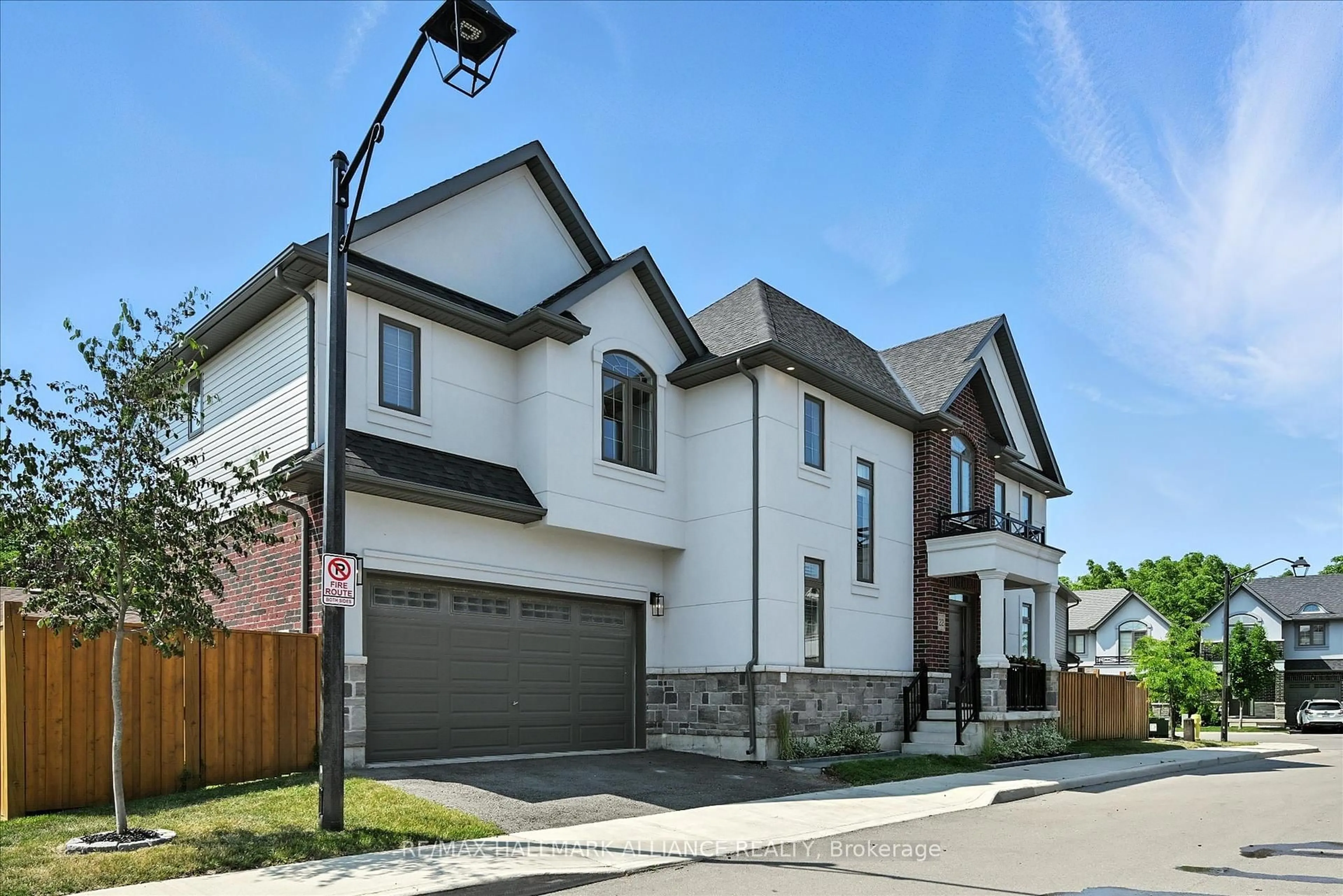 Home with brick exterior material, street for 4297 East Ave #22, Lincoln Ontario L3J 0R2