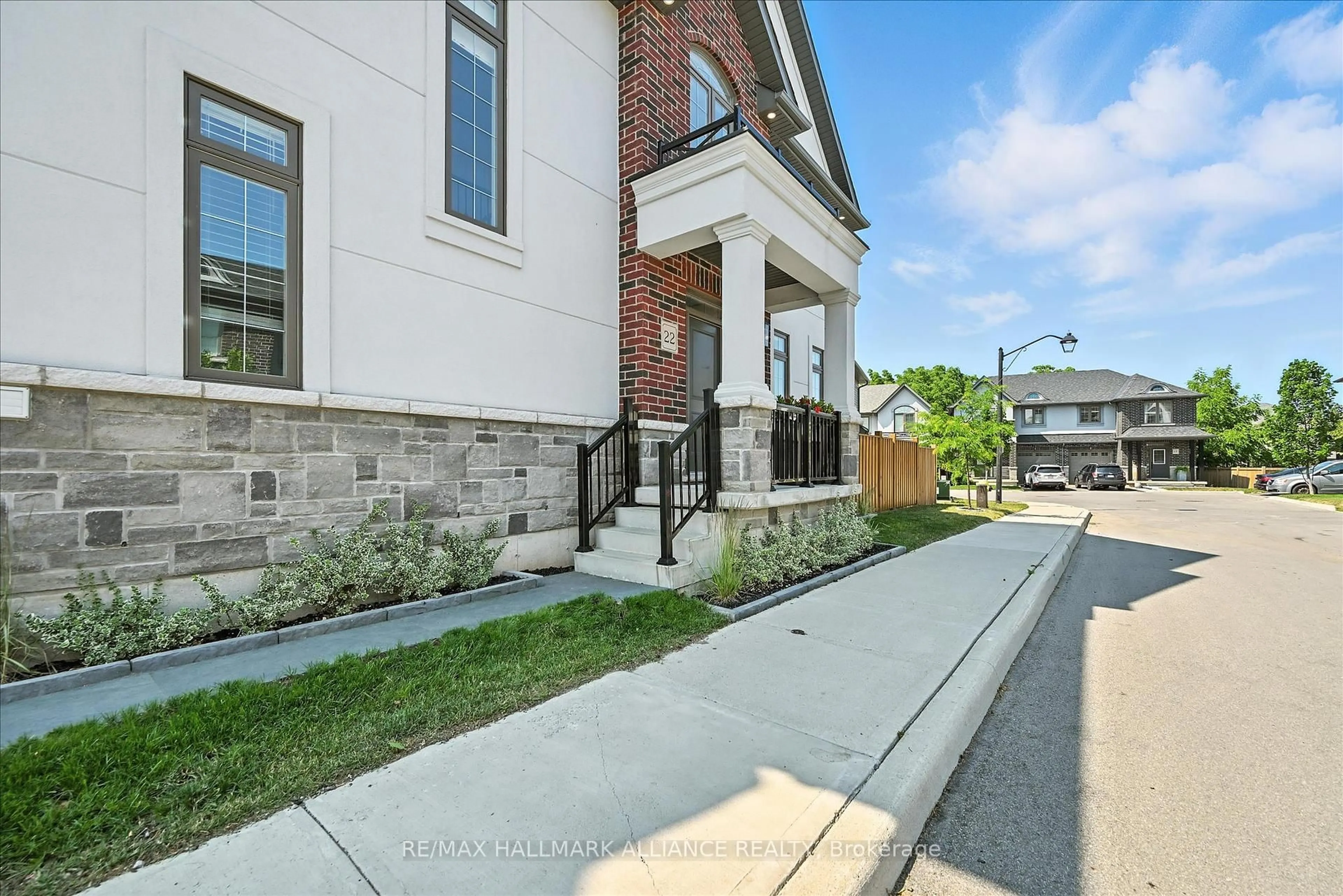 Home with brick exterior material, street for 4297 East Ave #22, Lincoln Ontario L3J 0R2