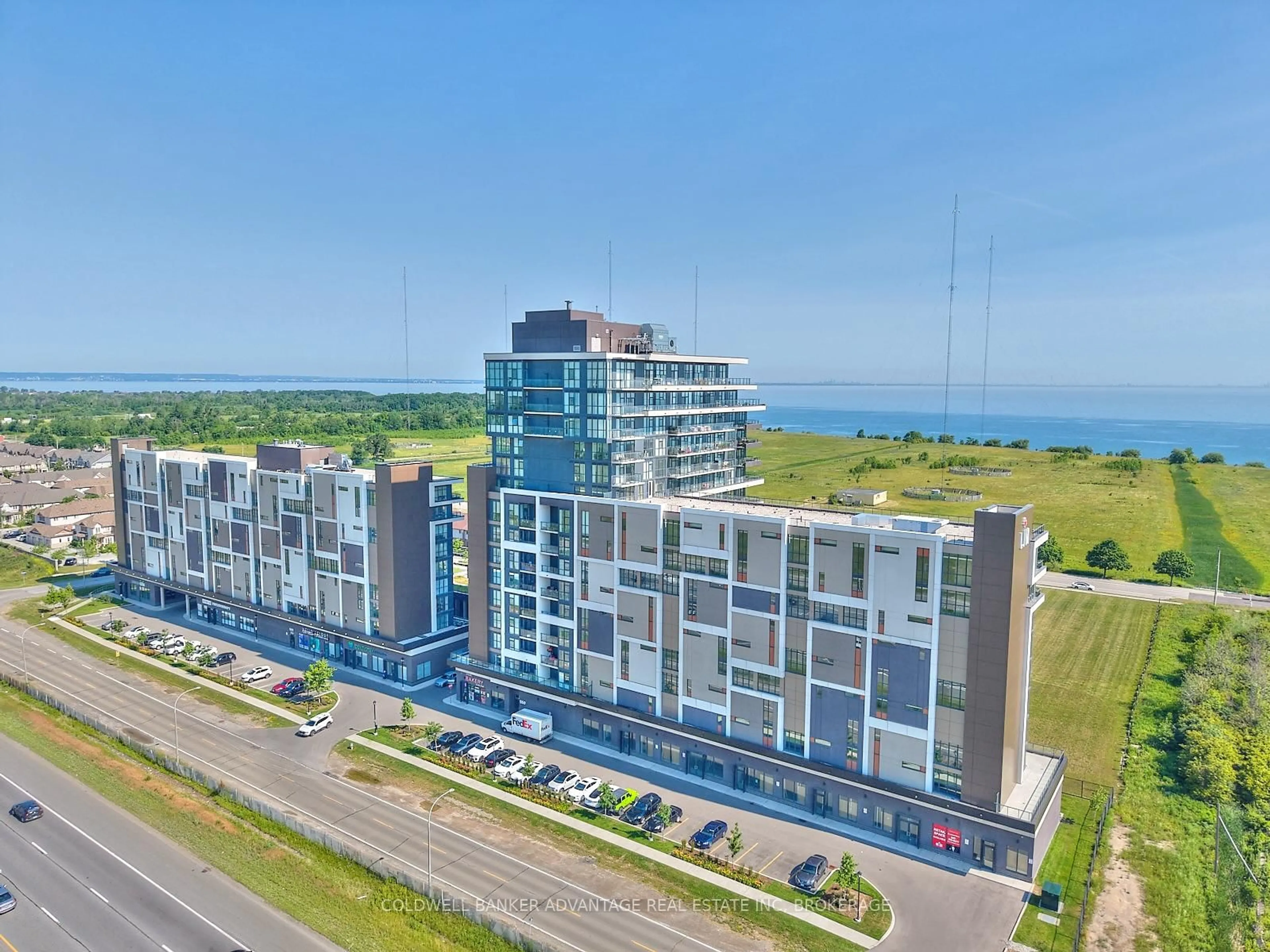 A pic from outside/outdoor area/front of a property/back of a property/a pic from drone, unknown for 550 North Service Rd #610, Grimsby Ontario L3M 0H9