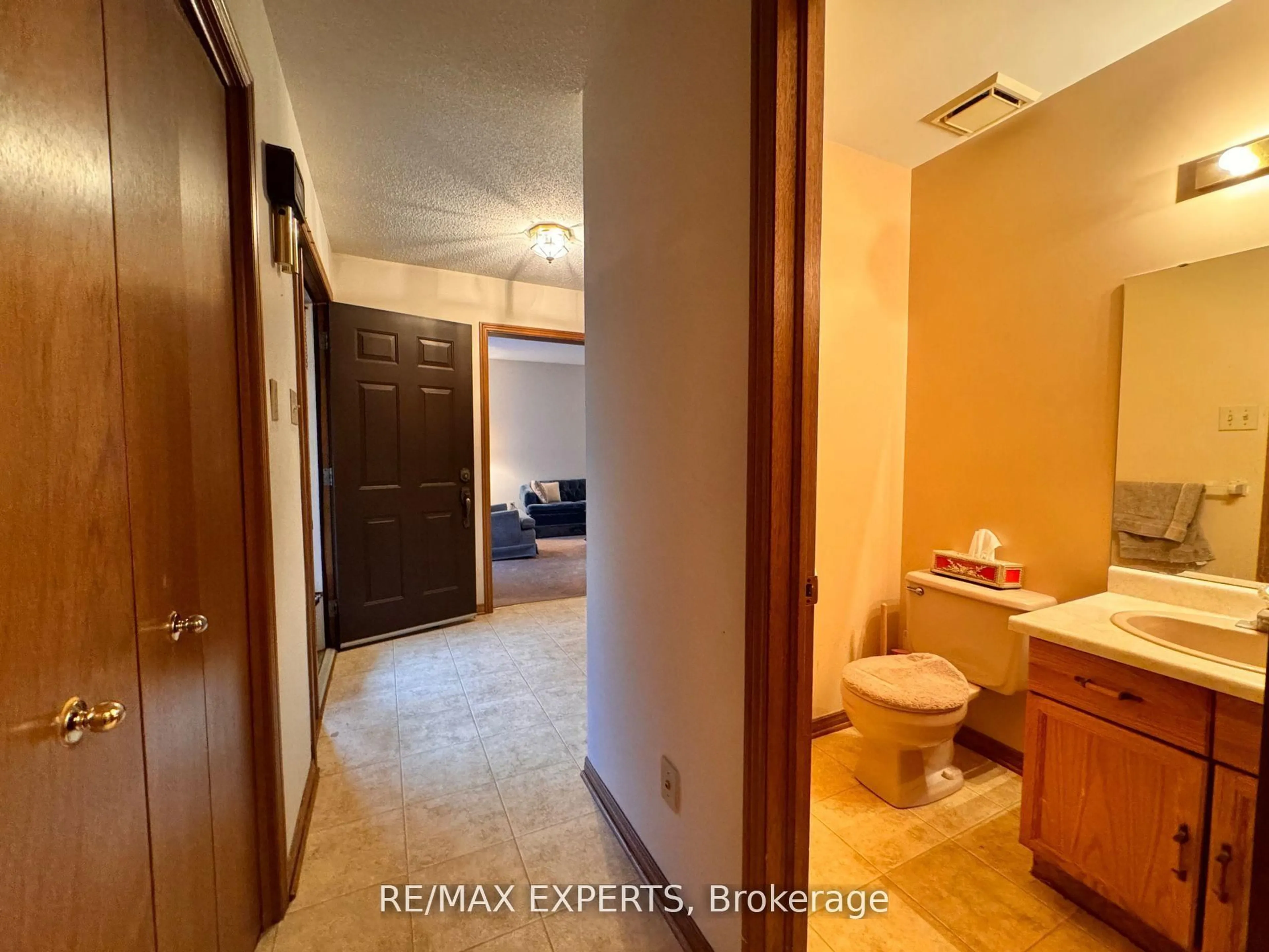 A pic of a room for 75 Wendy Cres, London North Ontario N5X 3J7