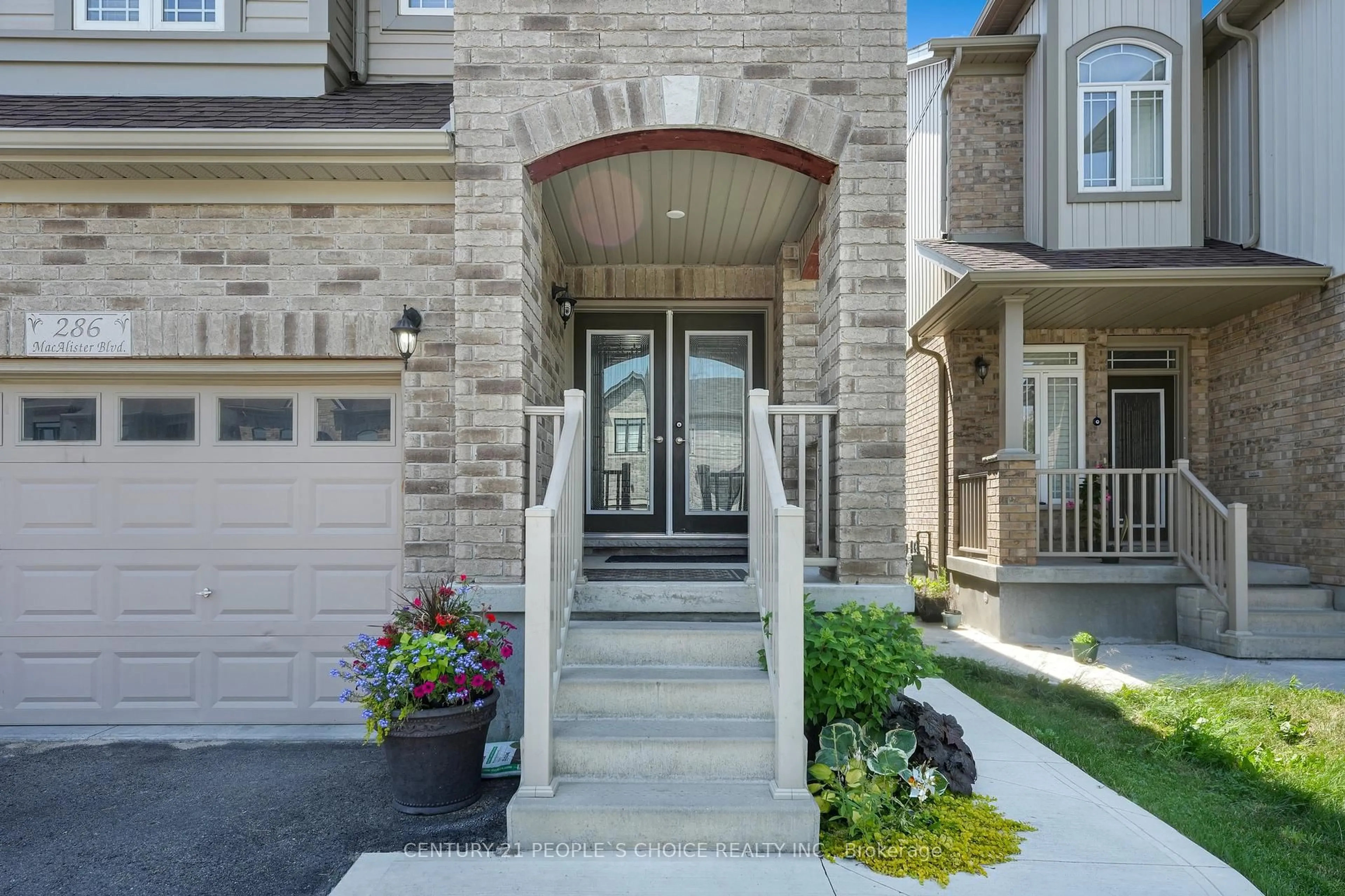 Indoor entryway for 286 MACALISTER Blvd, Guelph Ontario N1G 0E6