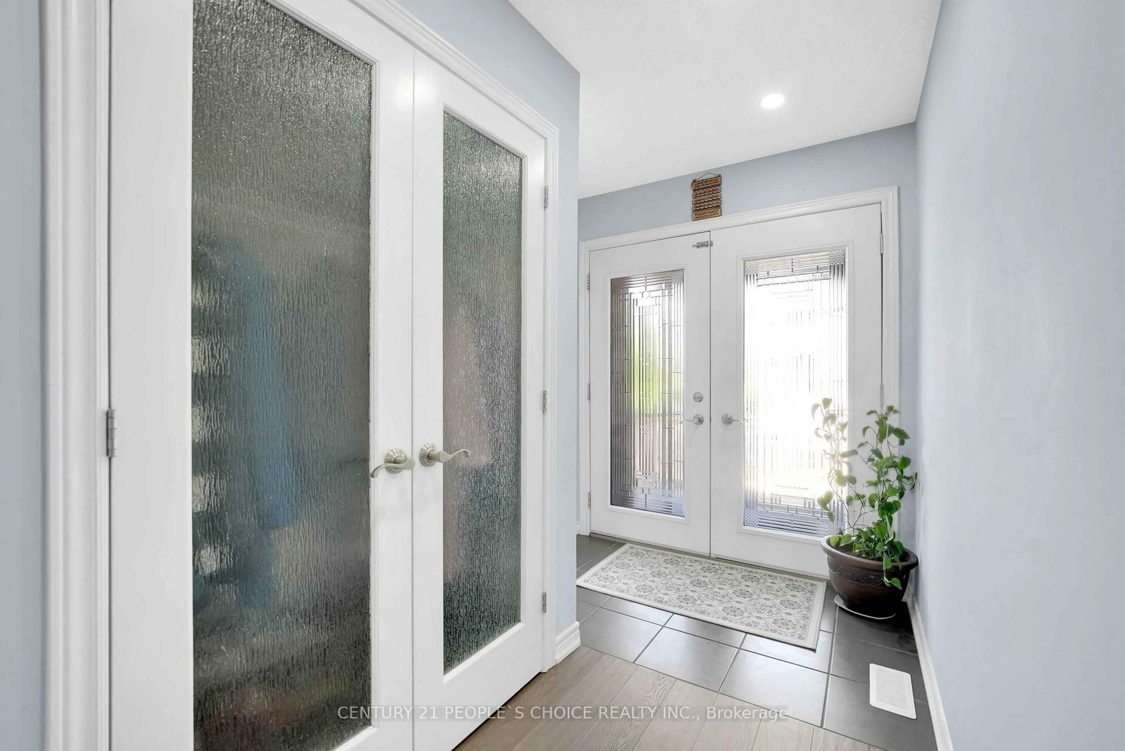 Indoor entryway for 286 MACALISTER Blvd, Guelph Ontario N1G 0E6
