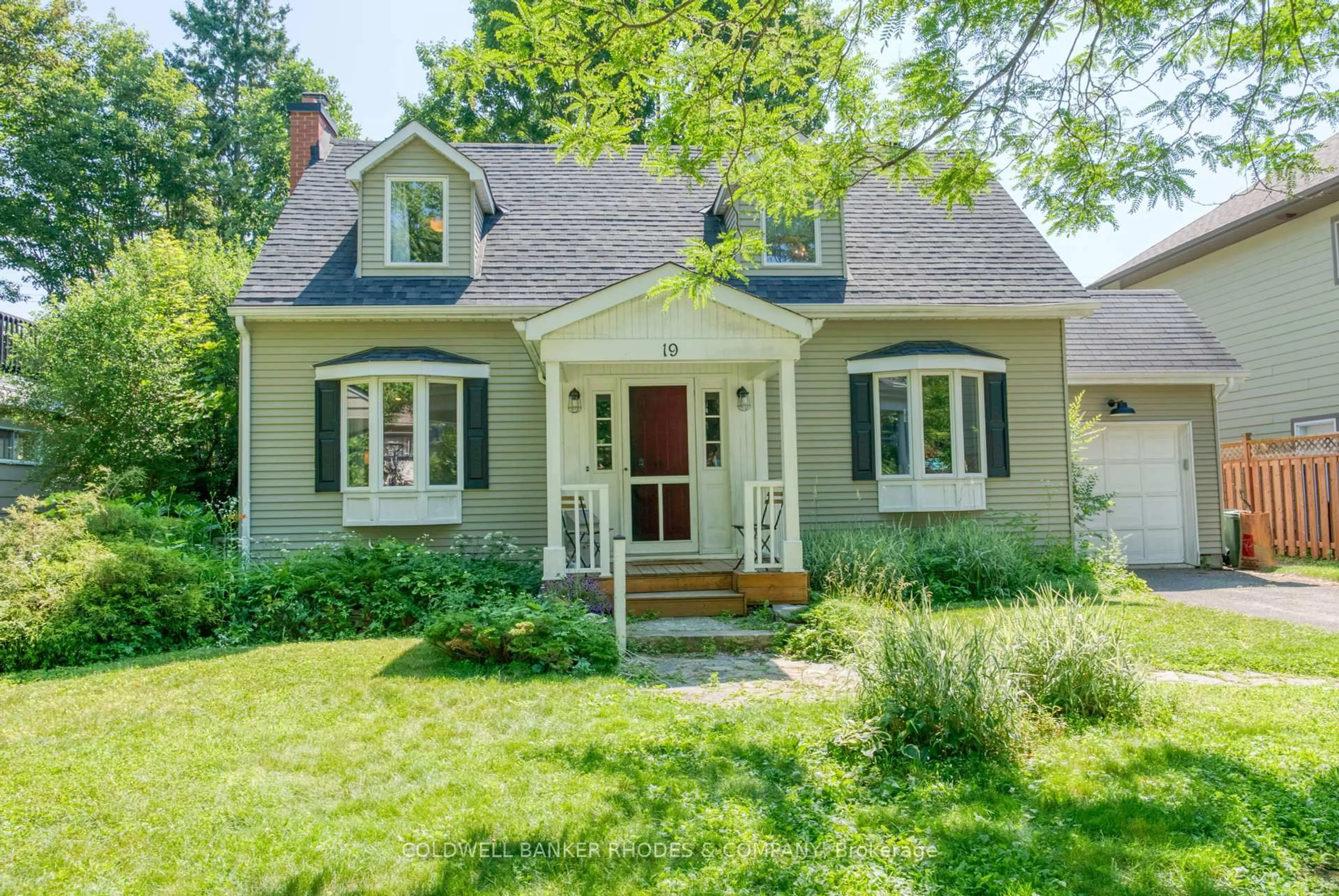 Home with vinyl exterior material, street for 19 Kilbarry Cres, Ottawa Ontario K1K 0G9
