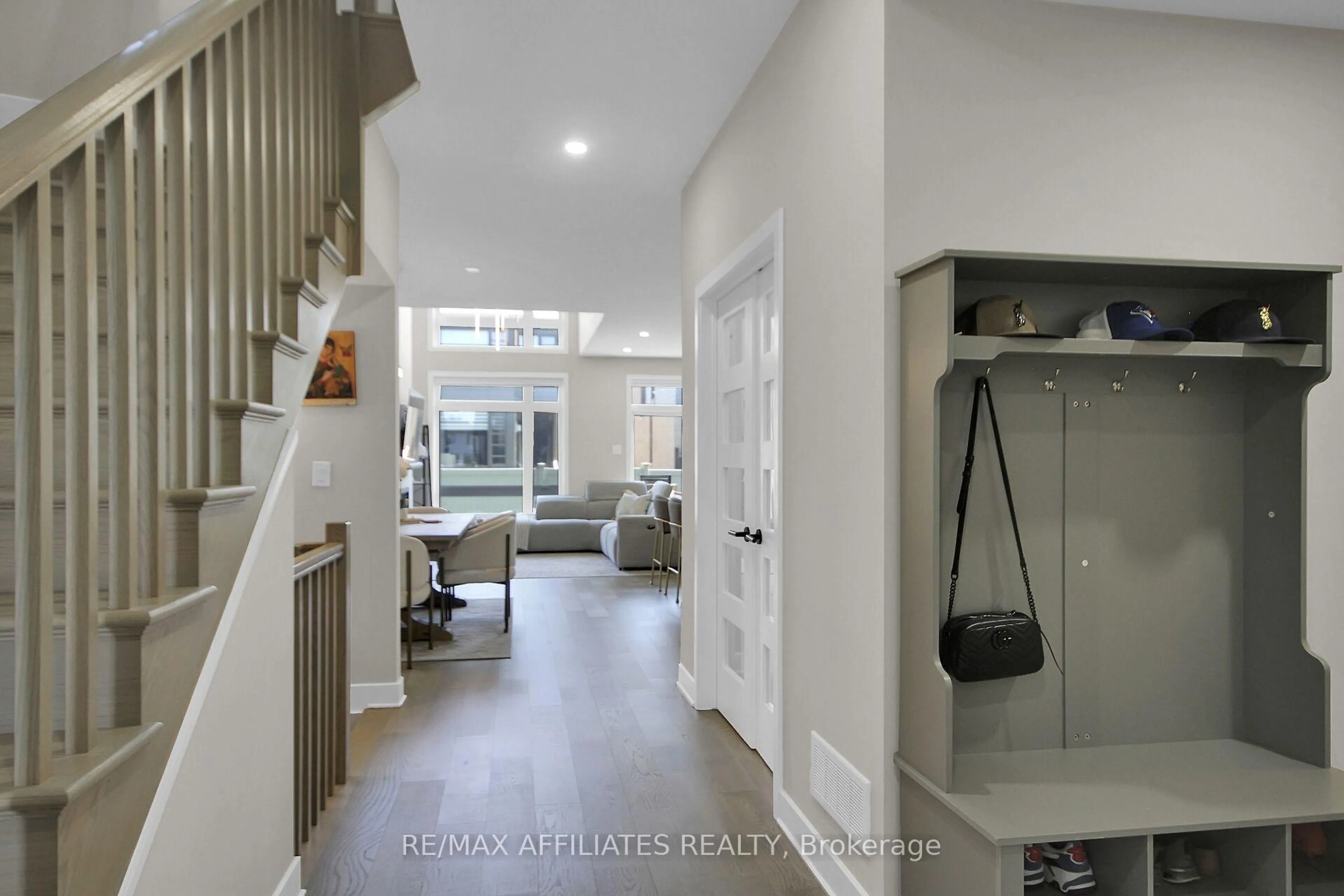Indoor entryway for 357 SHOVELER Grve, Ottawa Ontario K4M 1B2