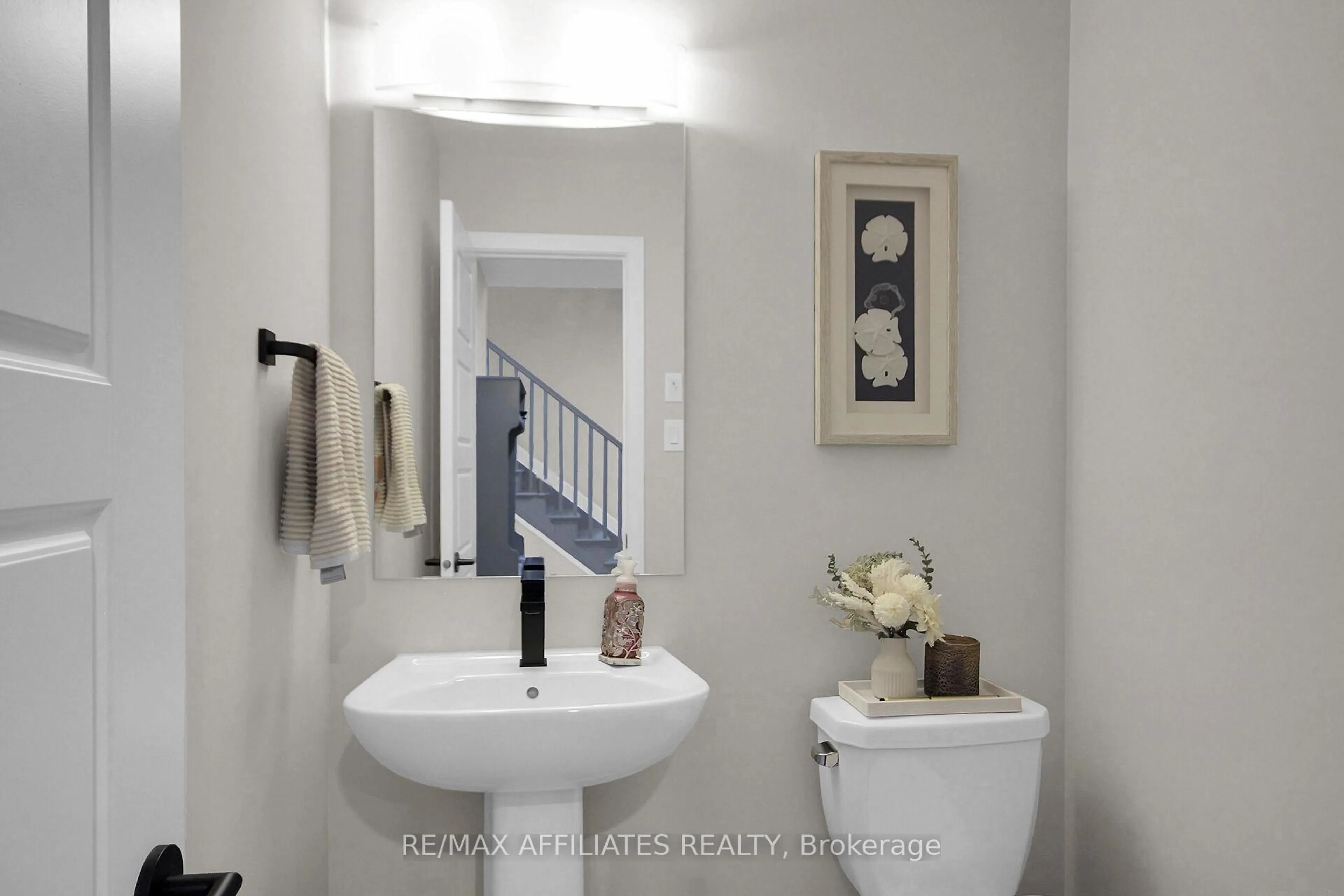 Contemporary bathroom, ceramic/tile floor for 357 SHOVELER Grve, Ottawa Ontario K4M 1B2