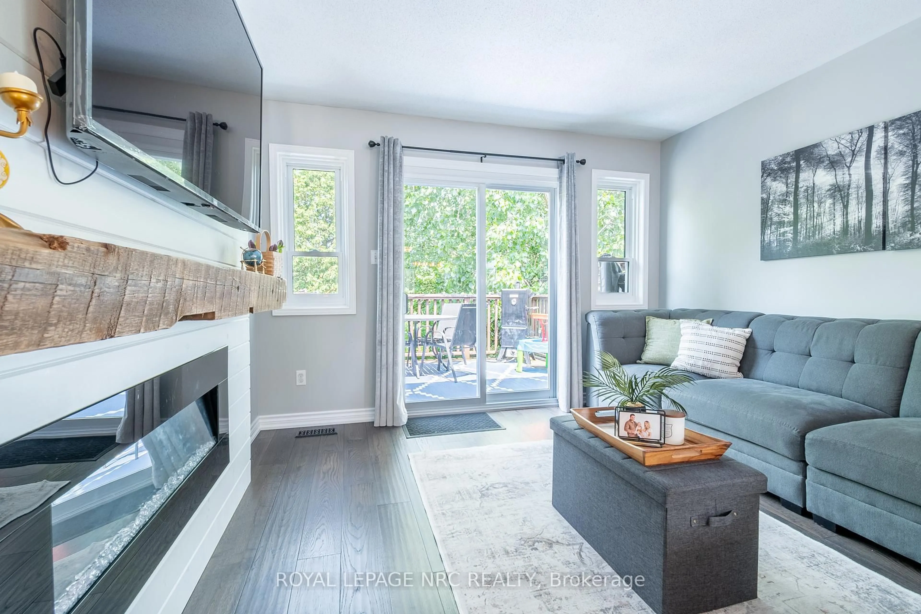 Open concept kitchen, unknown for 4 Jackson Crt, Welland Ontario L3C 7G2