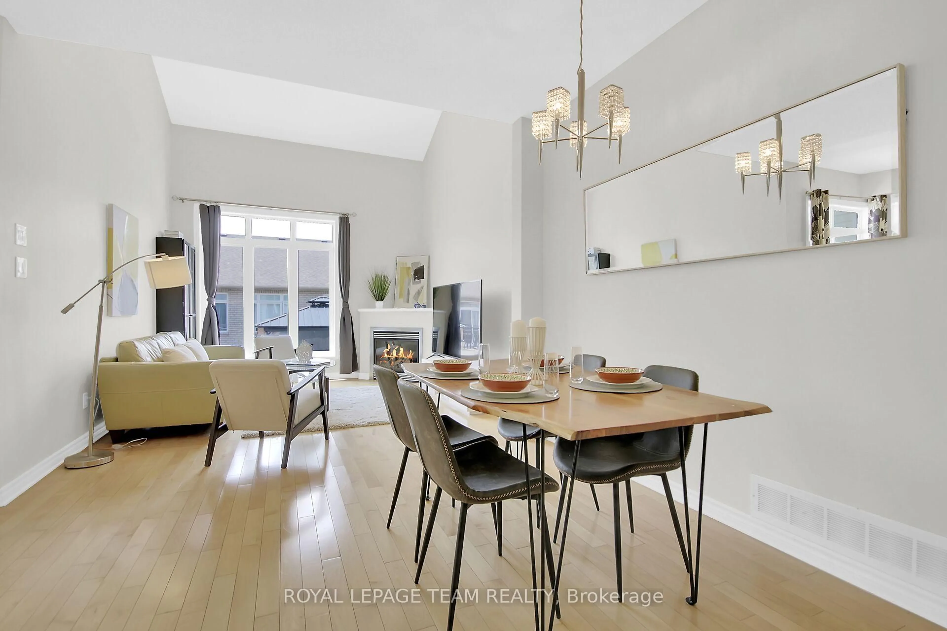 Dining room, wood/laminate floor for 239 Waymark Cres, Ottawa Ontario K2M 0A6