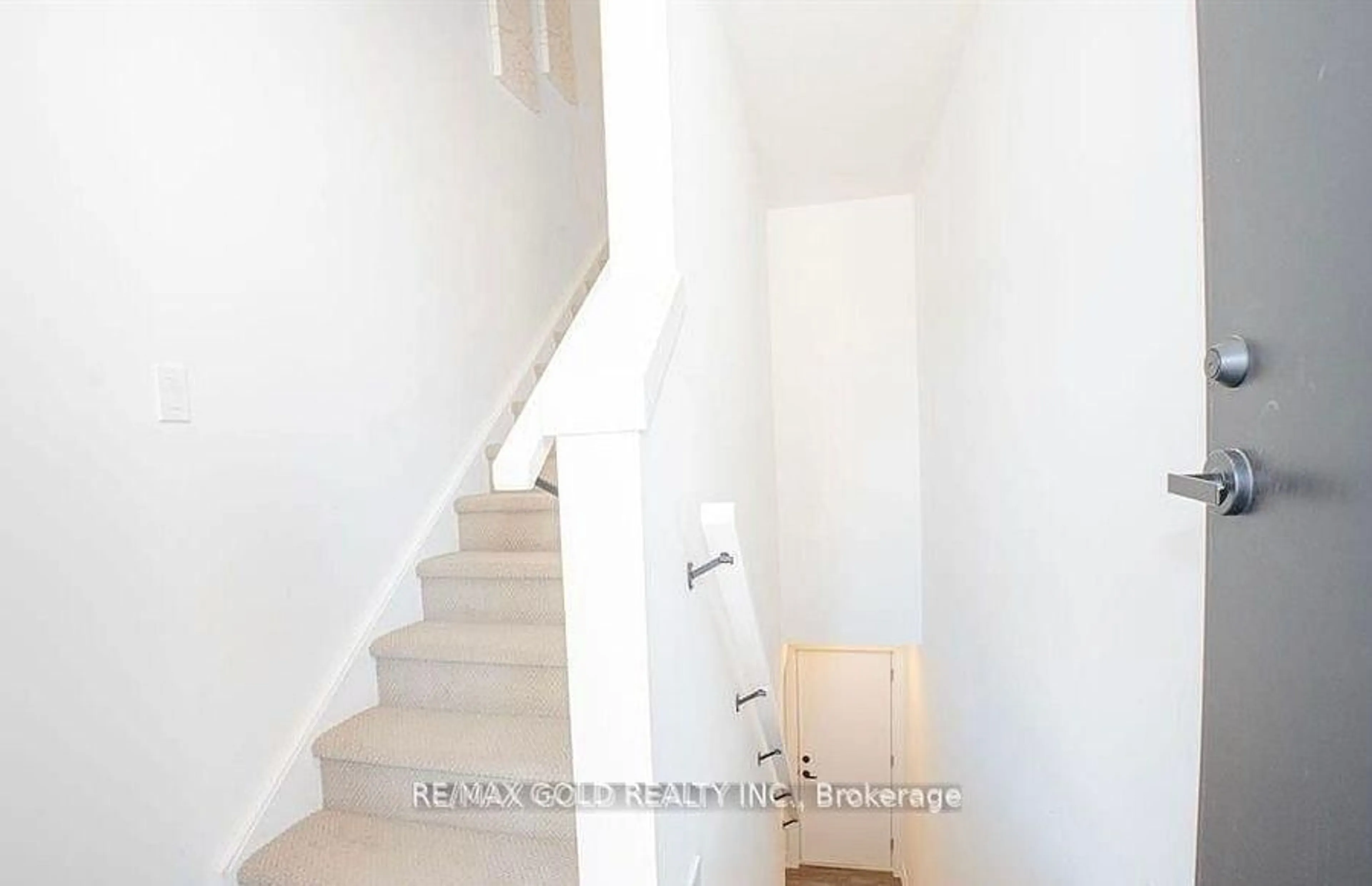 Stairs for 99 Roger St #34, Waterloo Ontario N2J 0G1