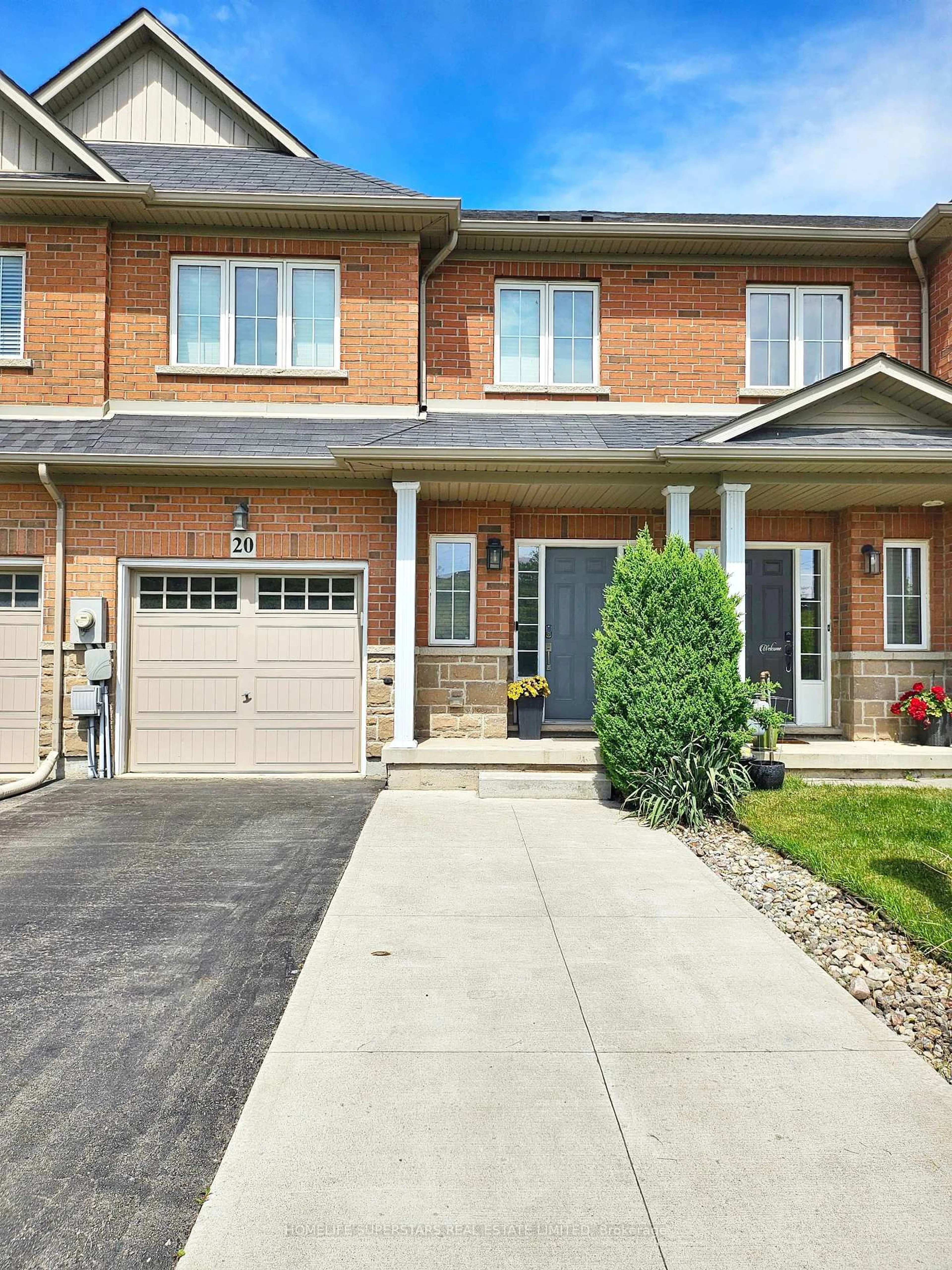 Home with brick exterior material, street for 170 Palacebeach Tr #20, Hamilton Ontario L8E 0H2