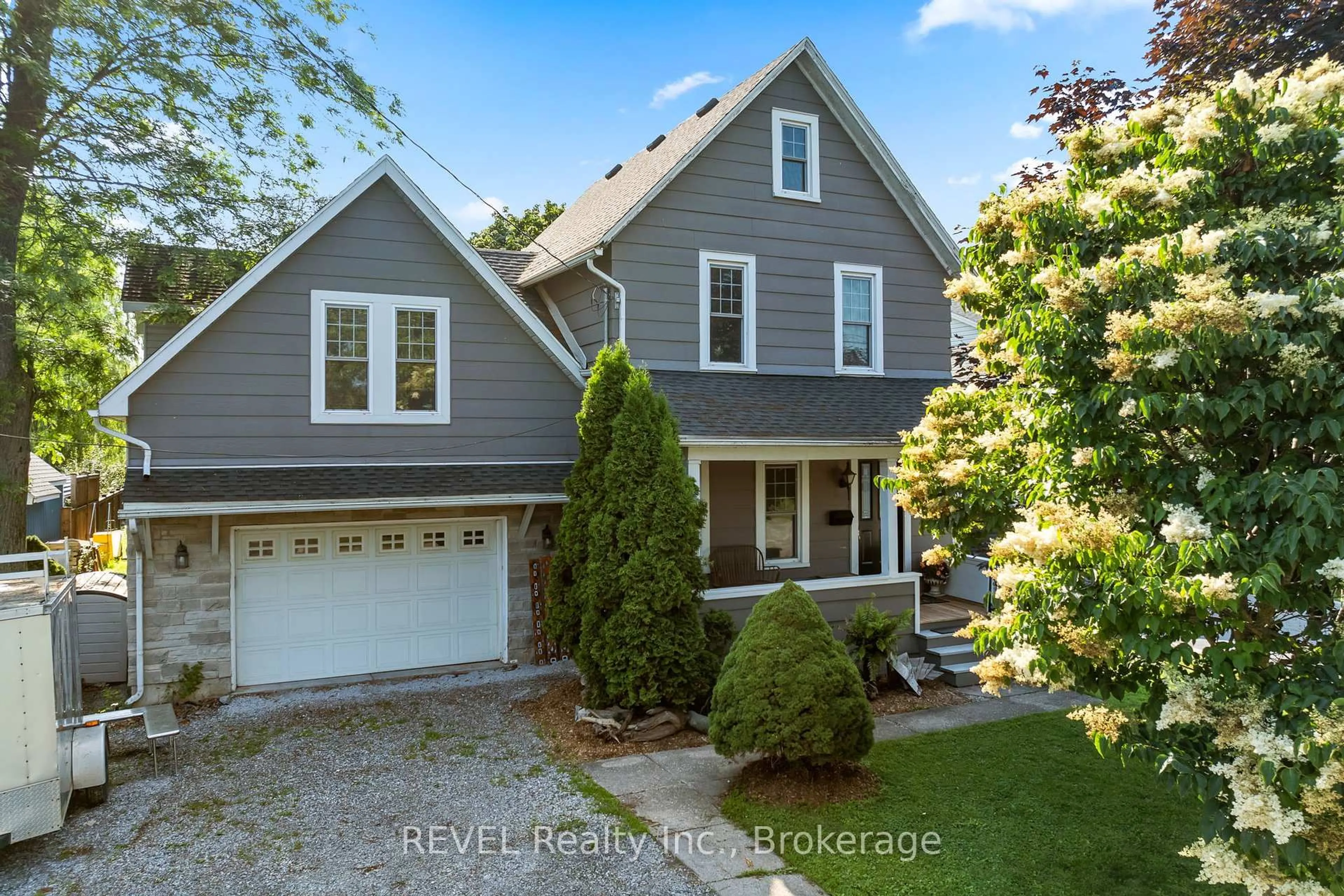 Home with vinyl exterior material, street for 335 Helena St, Fort Erie Ontario L2A 4J7