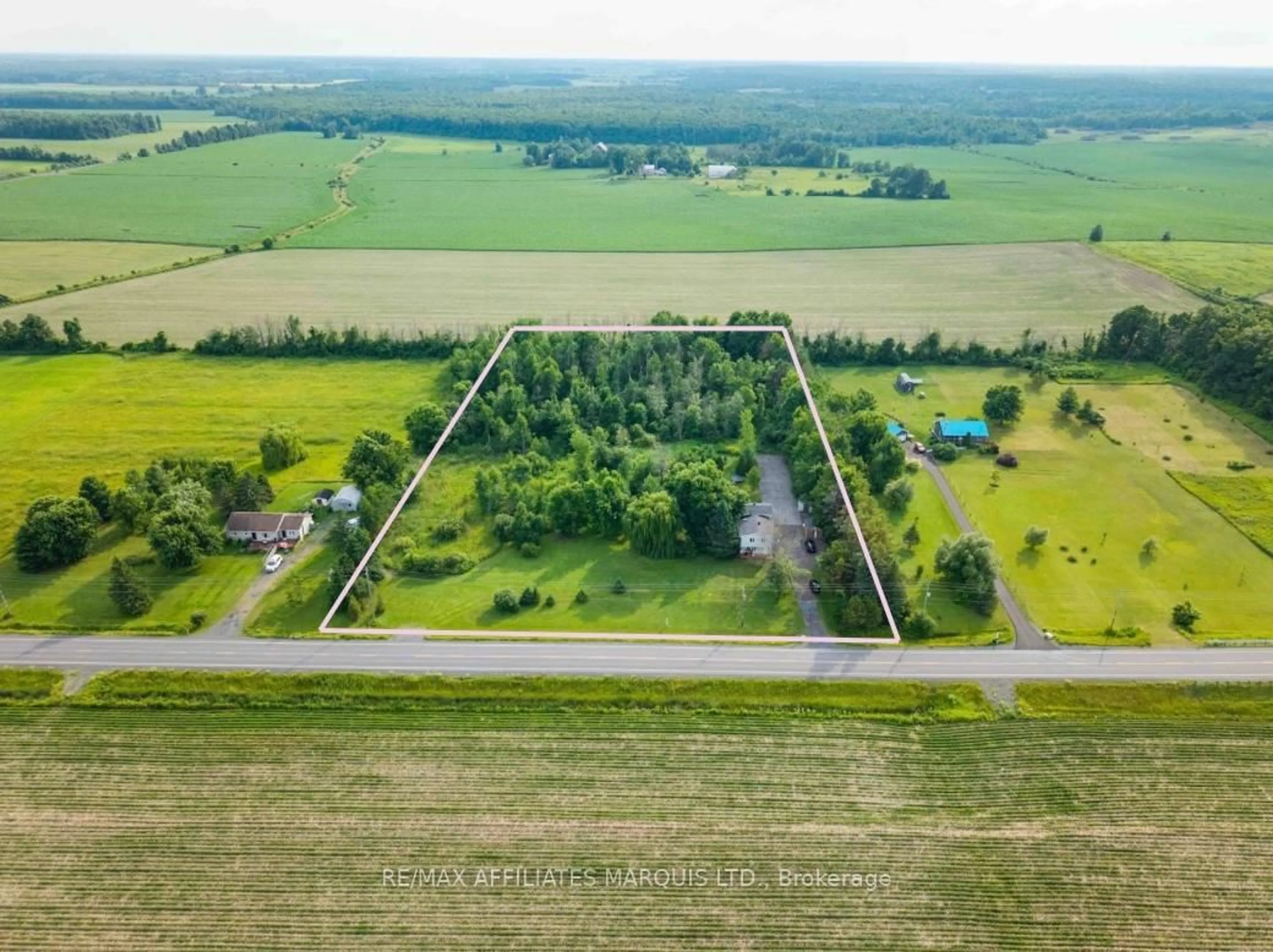 A pic from outside/outdoor area/front of a property/back of a property/a pic from drone, unknown for 5042 Johnson Rd, South Glengarry Ontario K0C 2J0