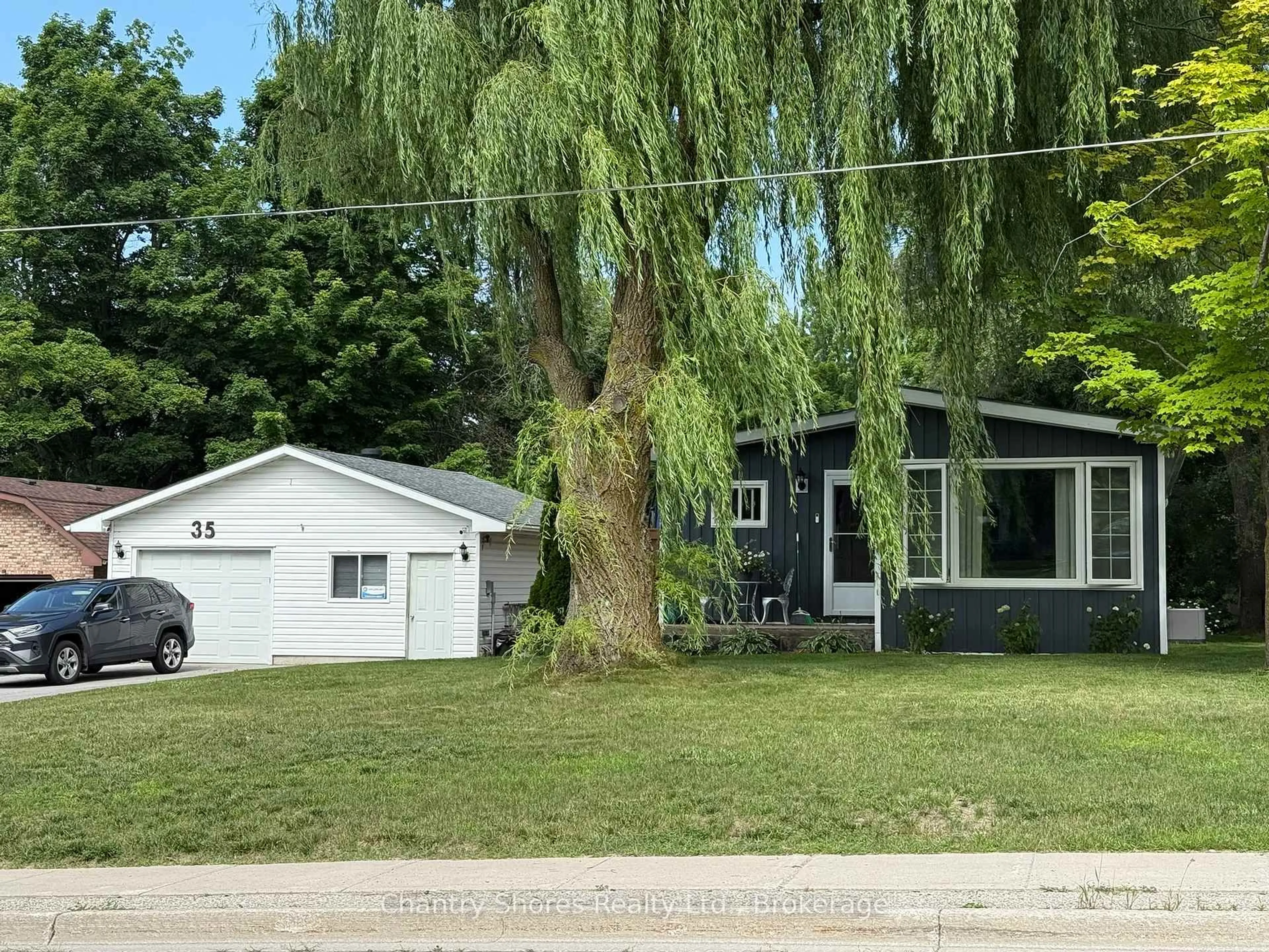 Home with vinyl exterior material, street for 35 King St, Kincardine Ontario N0G 2T0