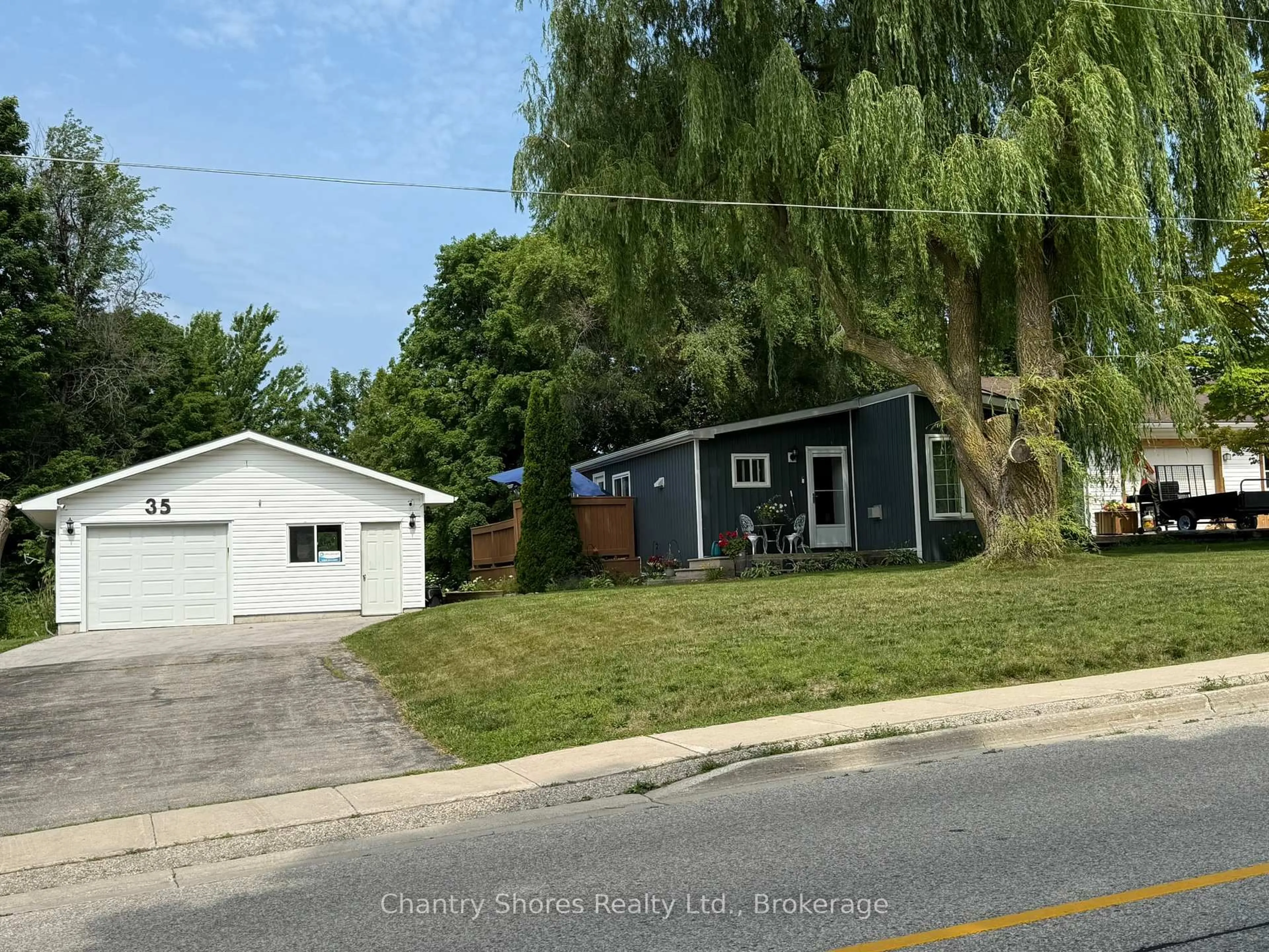 Shed for 35 King St, Kincardine Ontario N0G 2T0