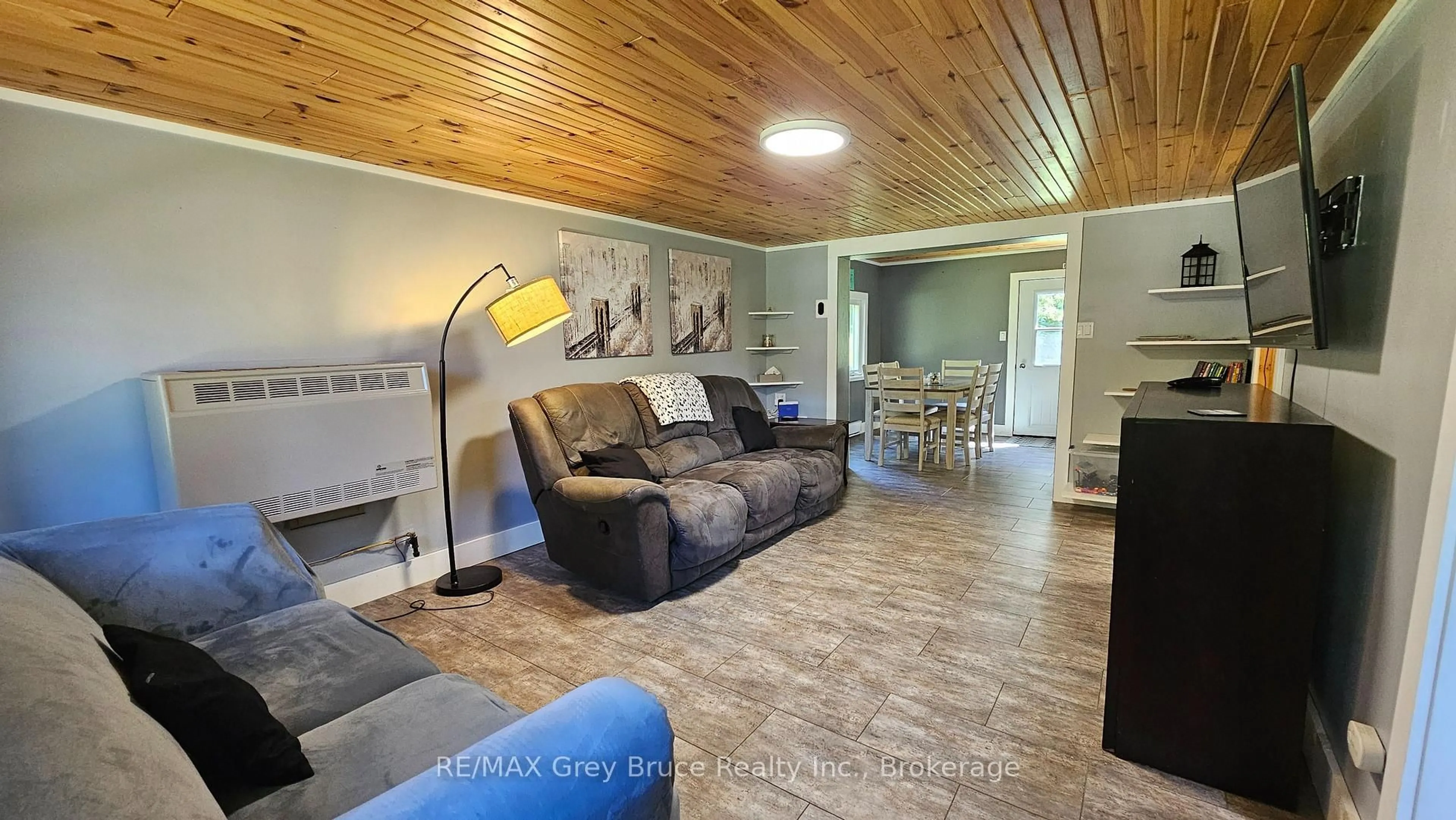 Living room with furniture, unknown for 549 Stokes Bay Rd, Northern Bruce Peninsula Ontario N0H 1W0