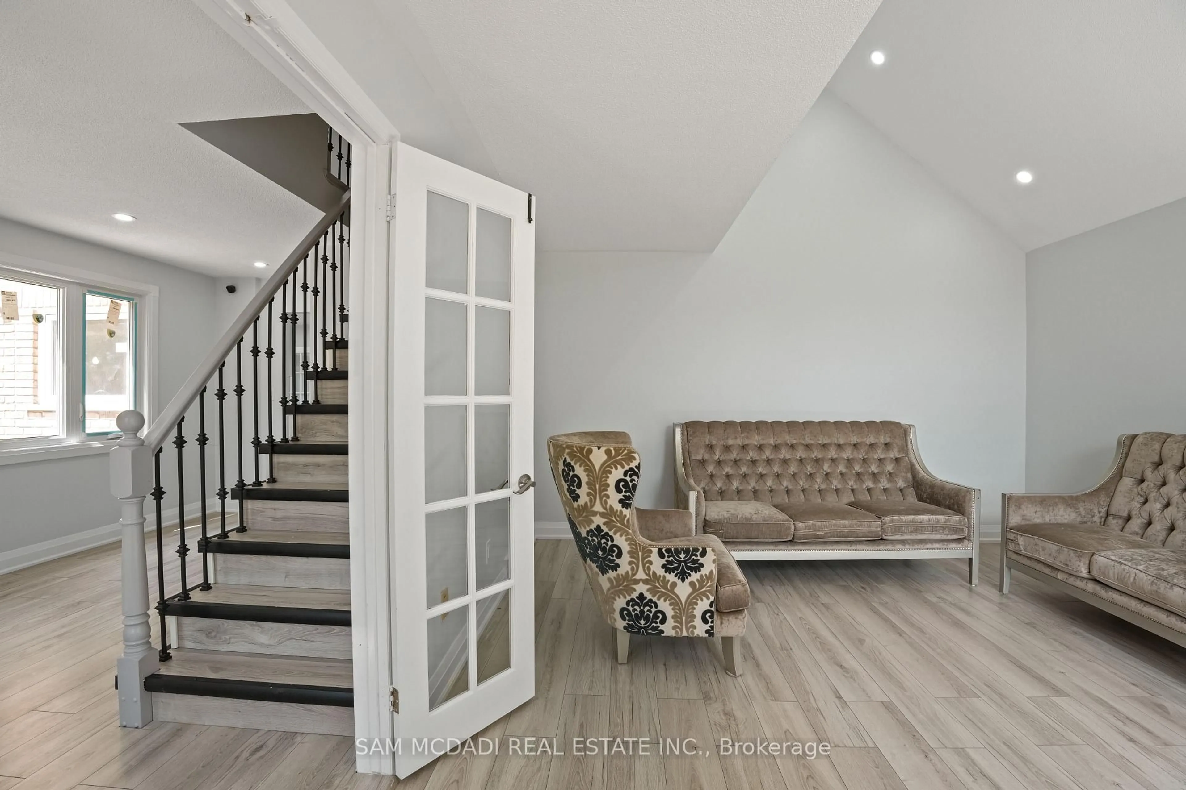 Indoor entryway for 5745 Fourth Line, Guelph/Eramosa Ontario N0B 2K0