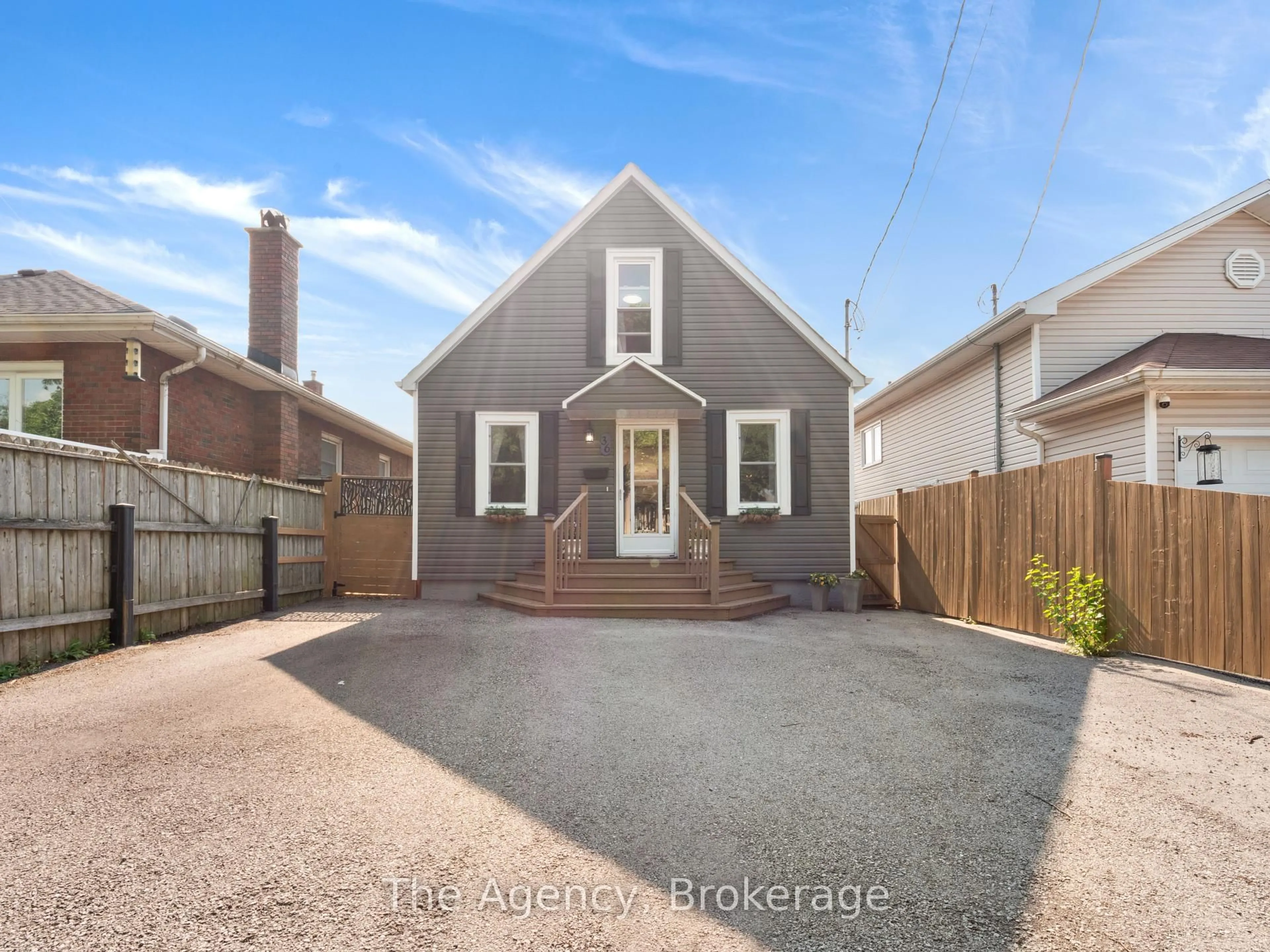 A pic from outside/outdoor area/front of a property/back of a property/a pic from drone, street for 36 Afton Ave, Welland Ontario L3B 1V5