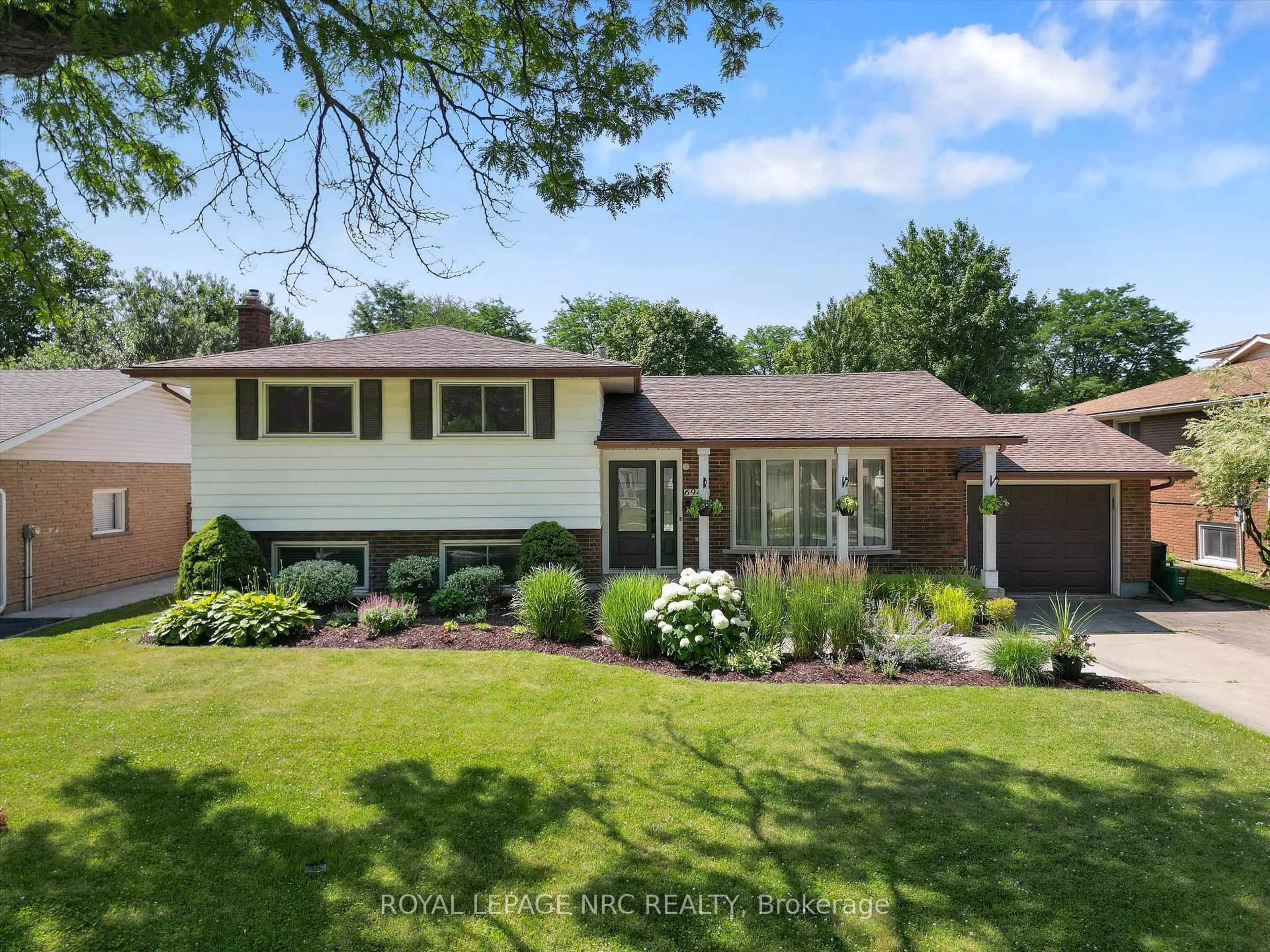 Home with brick exterior material, street for 6949 Brian Cres, Niagara Falls Ontario L2J 3P5