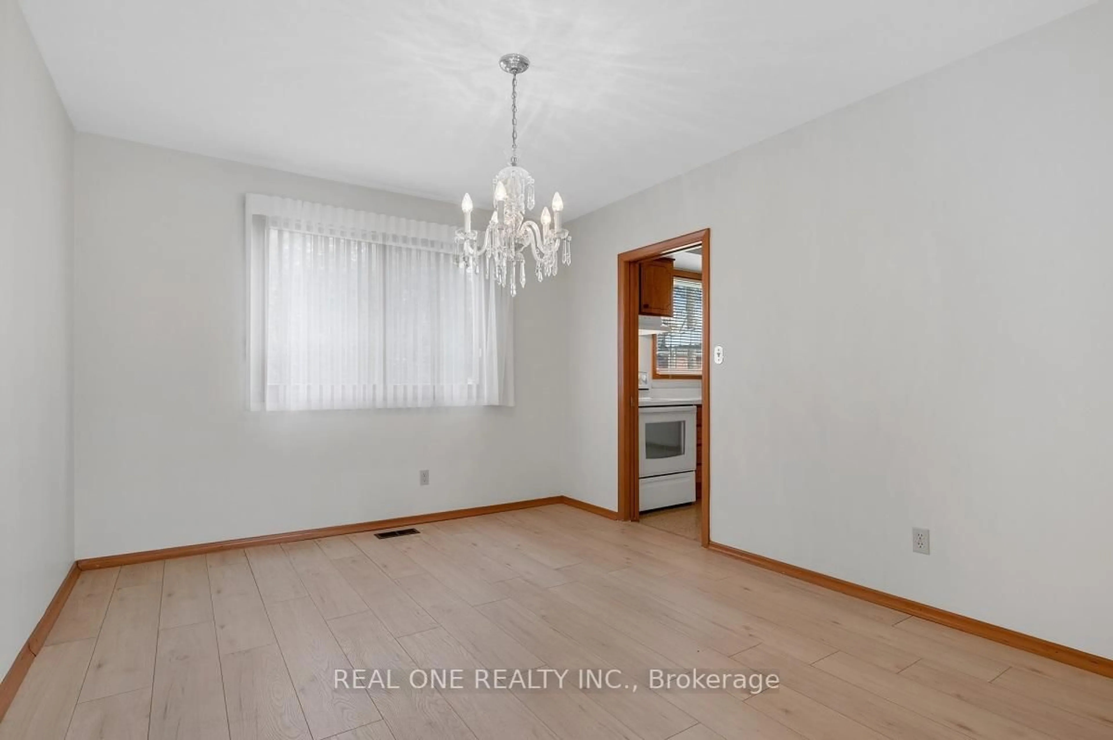Dining room, unknown for 6 Talisman Crt, Hamilton Ontario L9C 2P7
