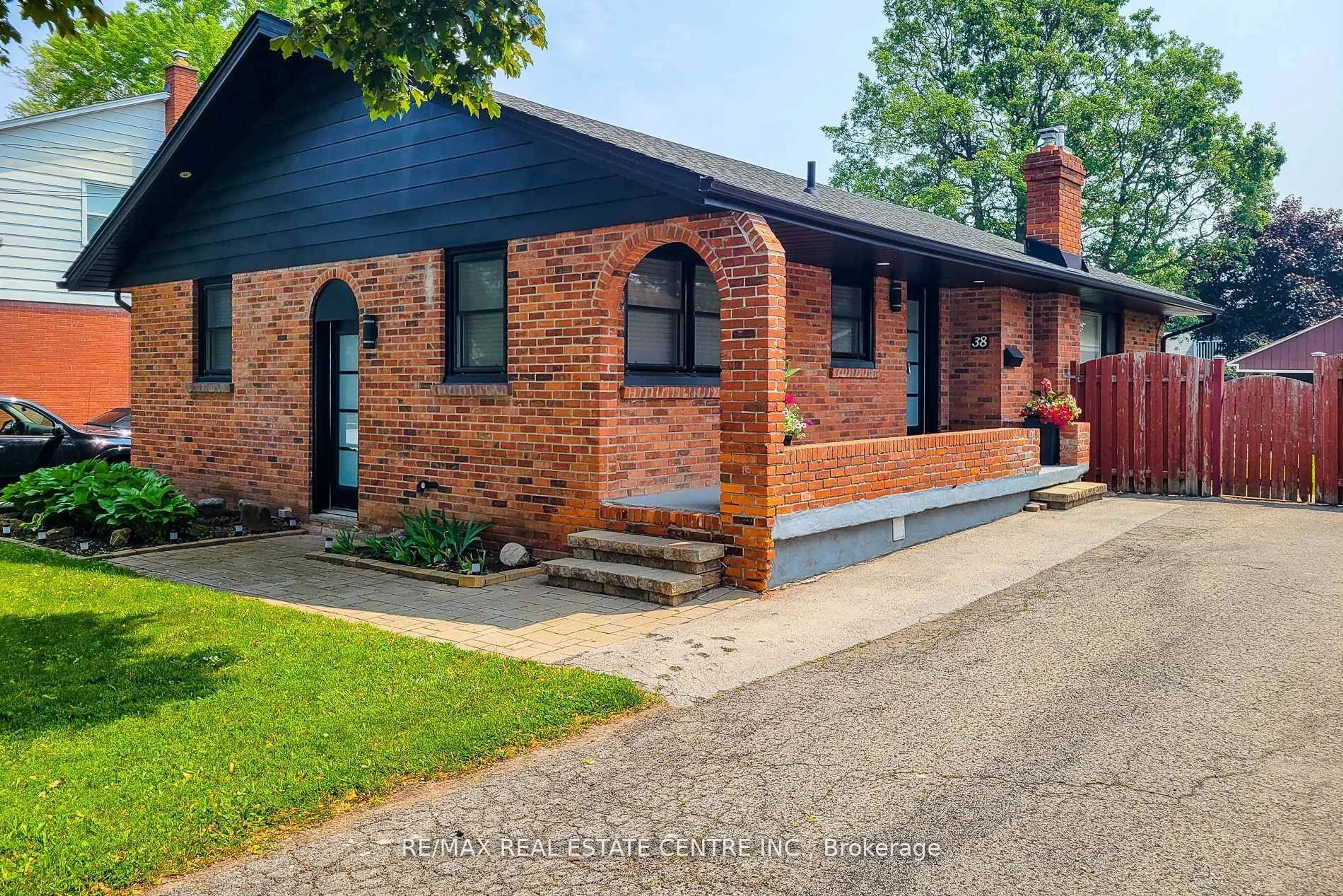 Home with brick exterior material, street for 38 Stewart St, Grimsby Ontario L3M 3M8