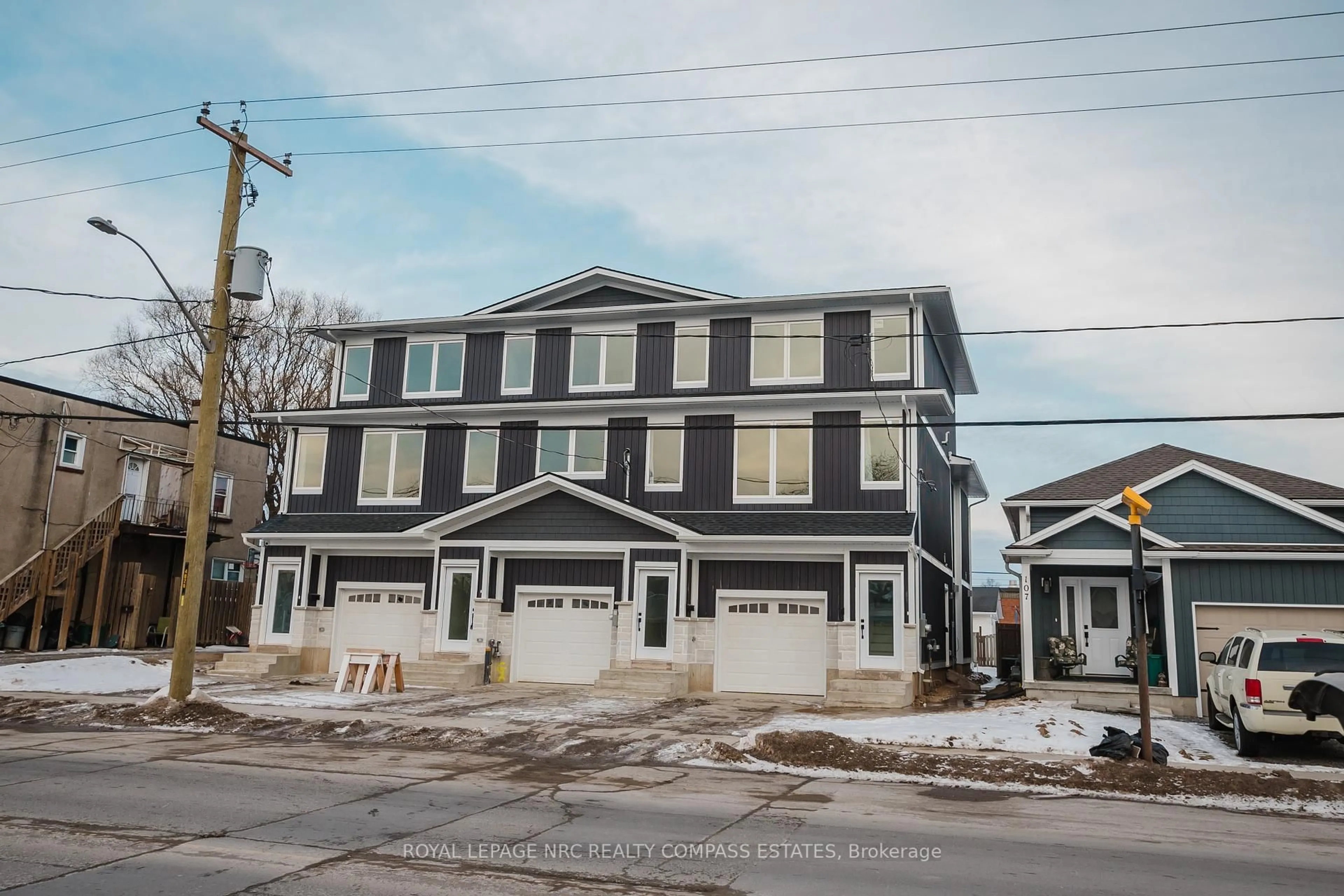 Unknown for 101-105 Southworth St, Welland Ontario L3B 1Y7