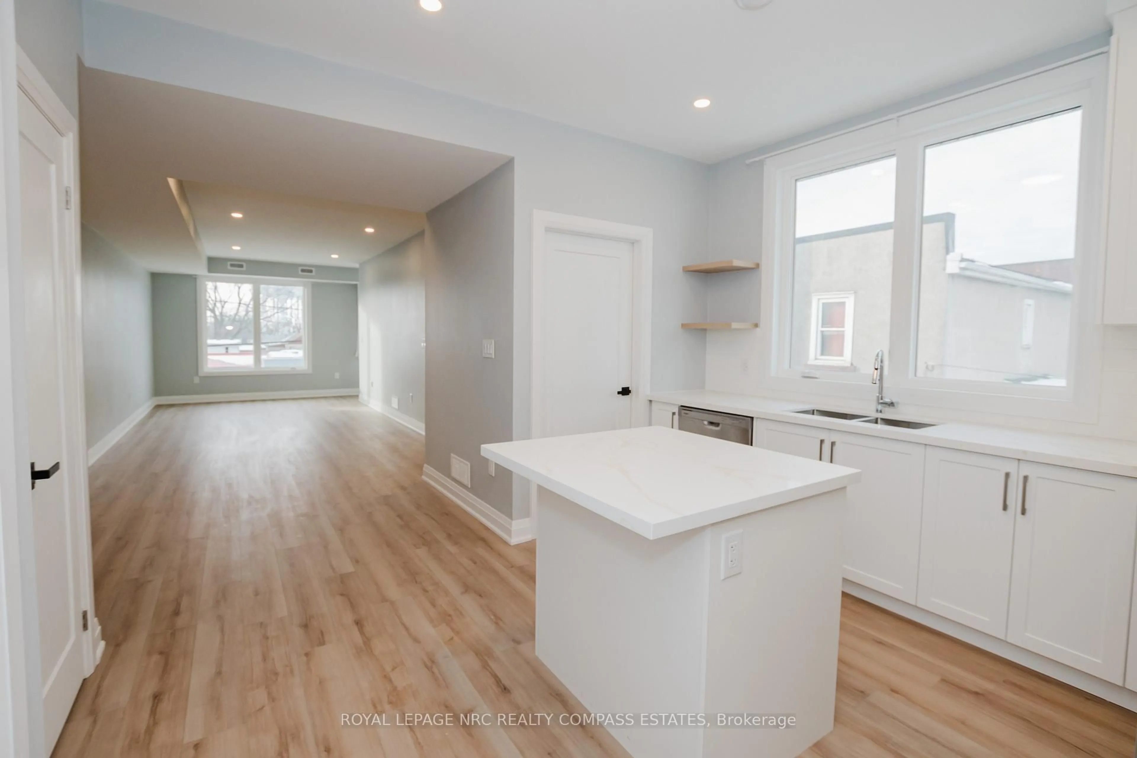 Open concept kitchen, wood/laminate floor for 101-105 Southworth St, Welland Ontario L3B 1Y7