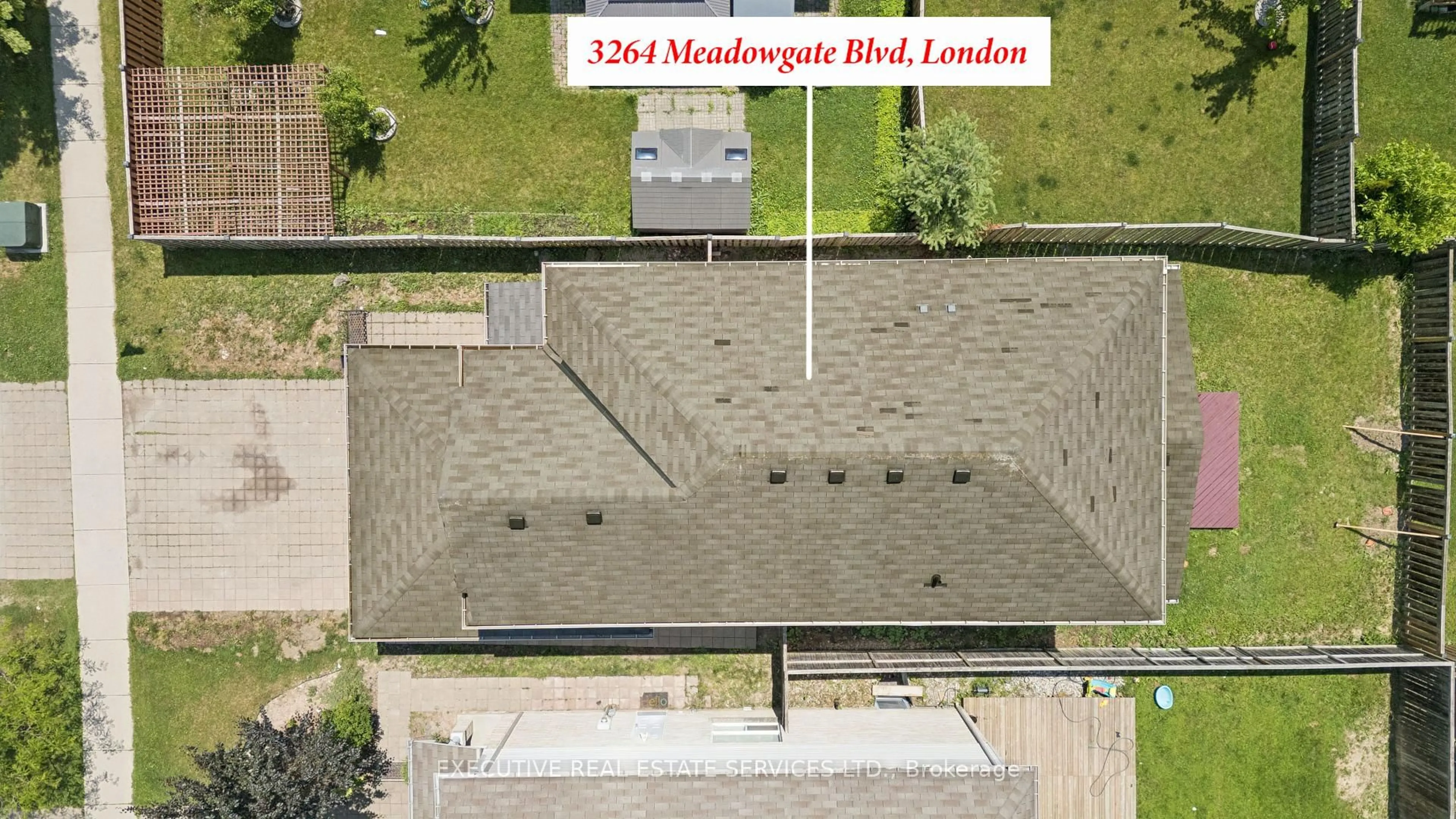 A pic from outside/outdoor area/front of a property/back of a property/a pic from drone, building for 3264 Meadowgate Blvd, London South Ontario N6M 0B7