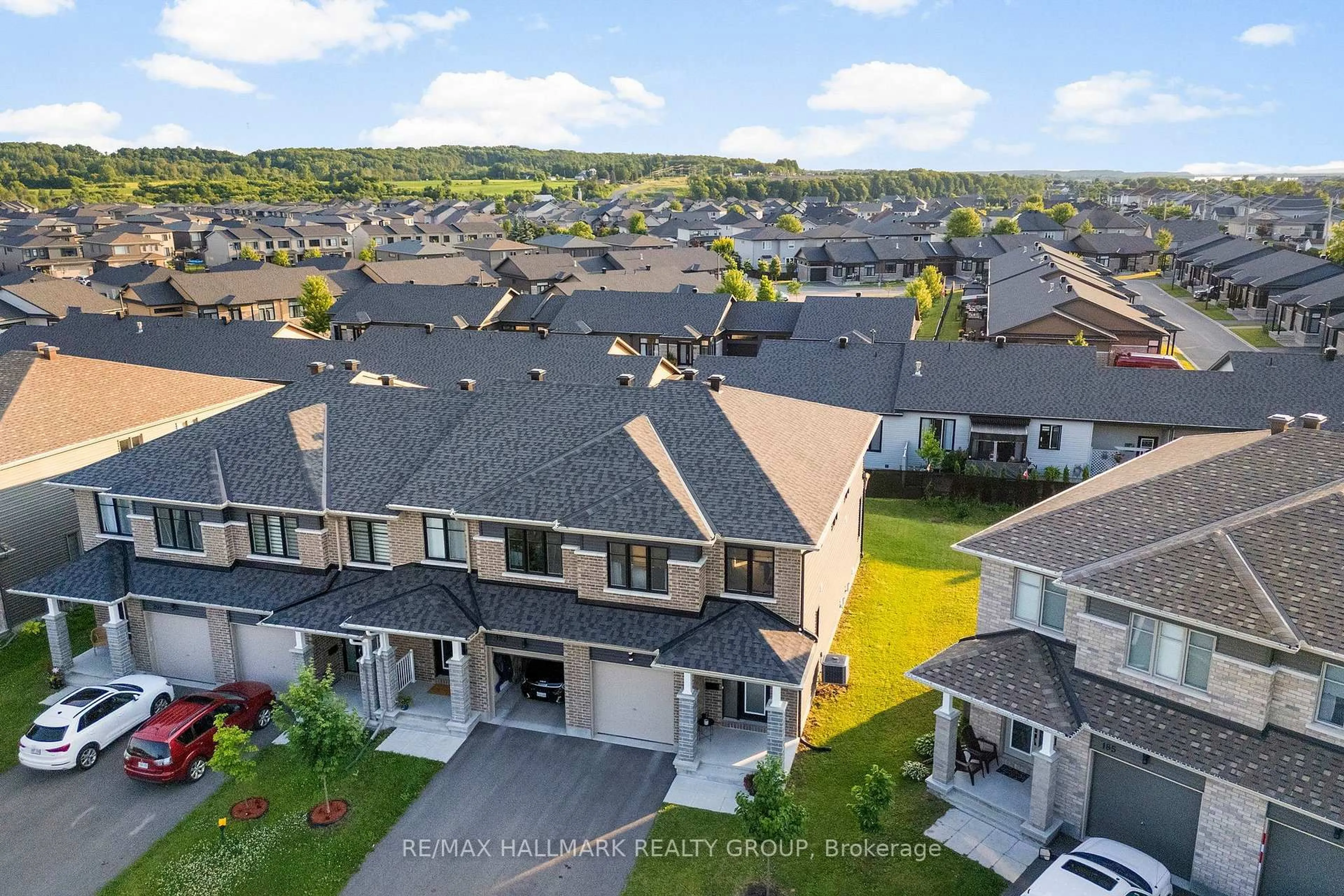 A pic from outside/outdoor area/front of a property/back of a property/a pic from drone, mountain view for 189 Turquoise St, Clarence-Rockland Ontario K4K 0L5