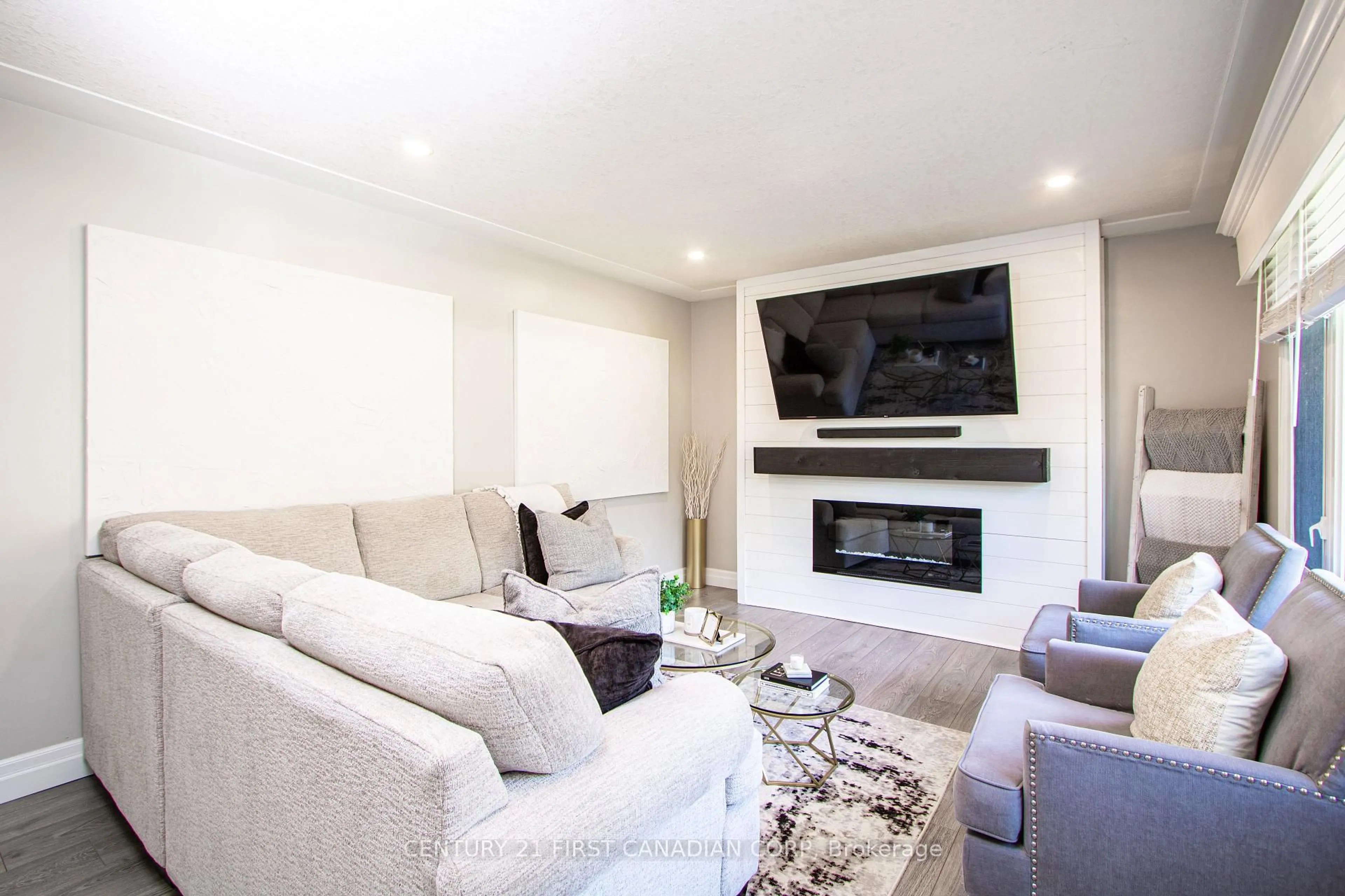 Living room with furniture, unknown for 230 Ridgewood Cres, London South Ontario N6J 3G6