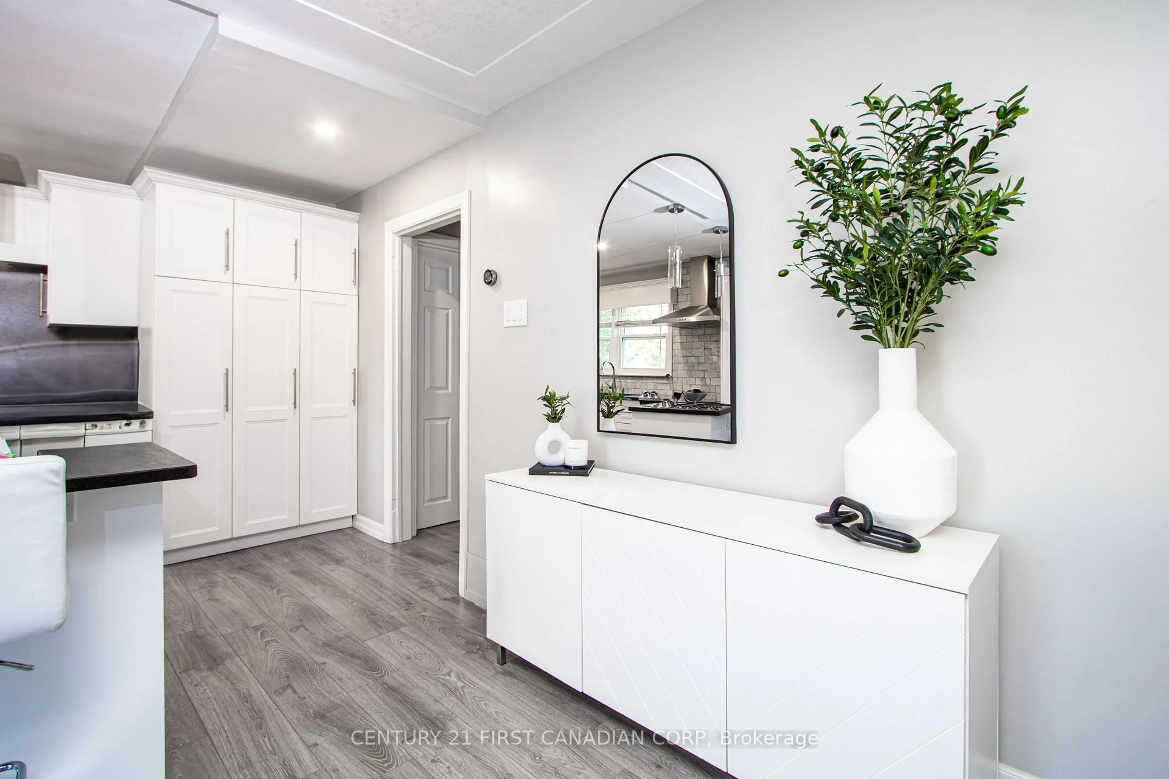 Indoor entryway for 230 Ridgewood Cres, London South Ontario N6J 3G6