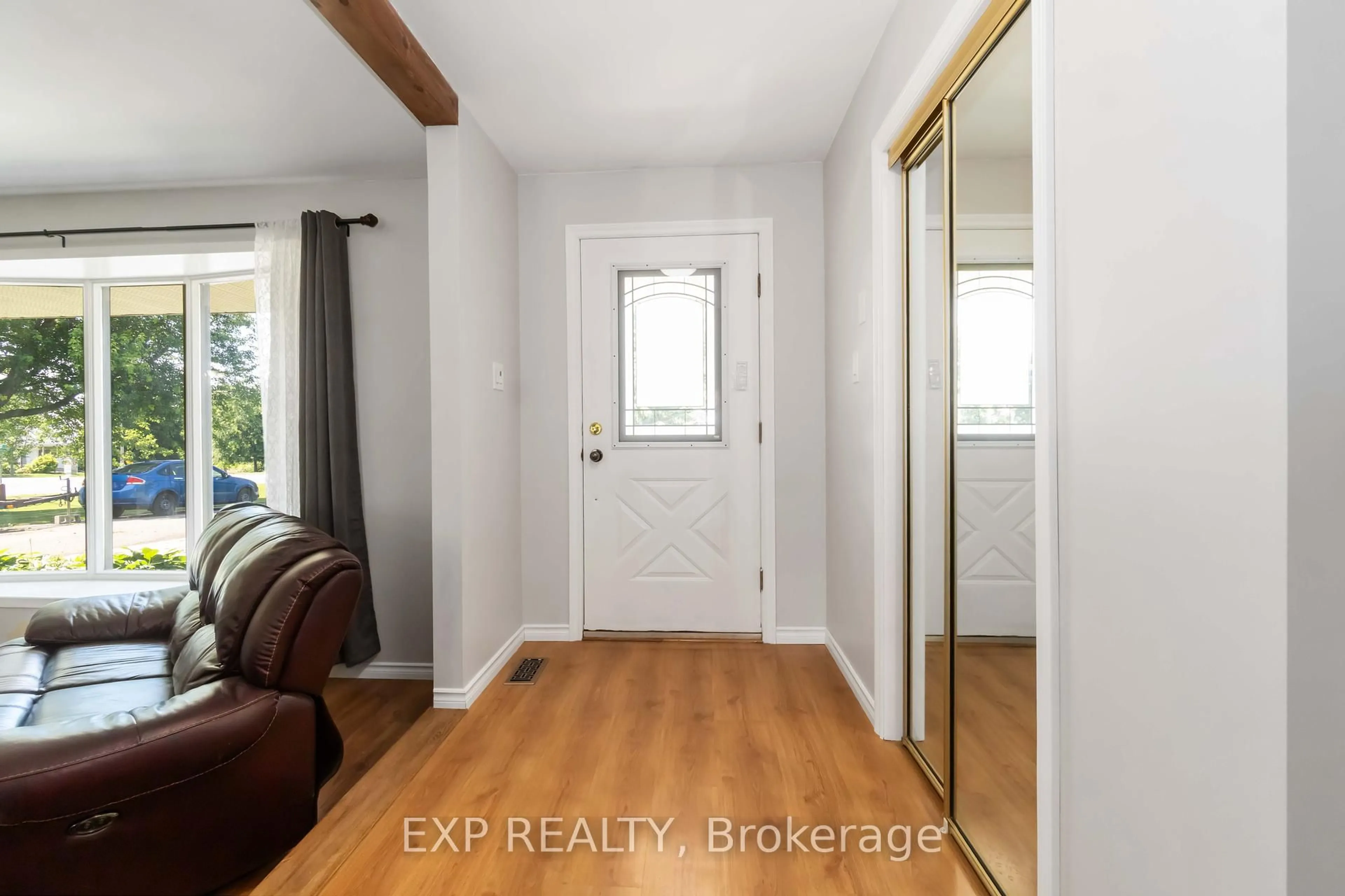 Indoor entryway for 13800 County 13 Rd, North Dundas Ontario K0A 1R0