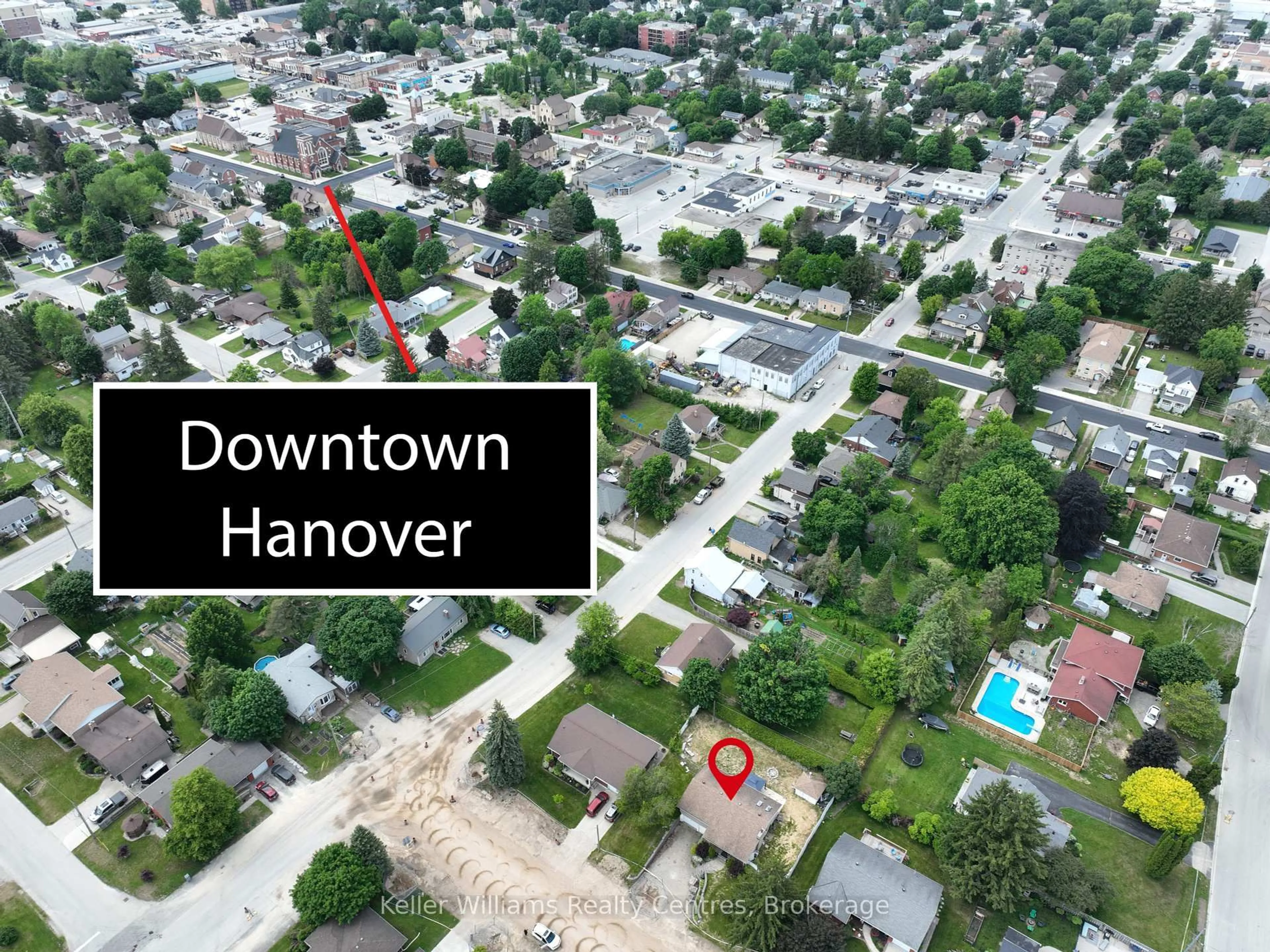 A pic from outside/outdoor area/front of a property/back of a property/a pic from drone, street for 470 7th St, Hanover Ontario N4N 2J4